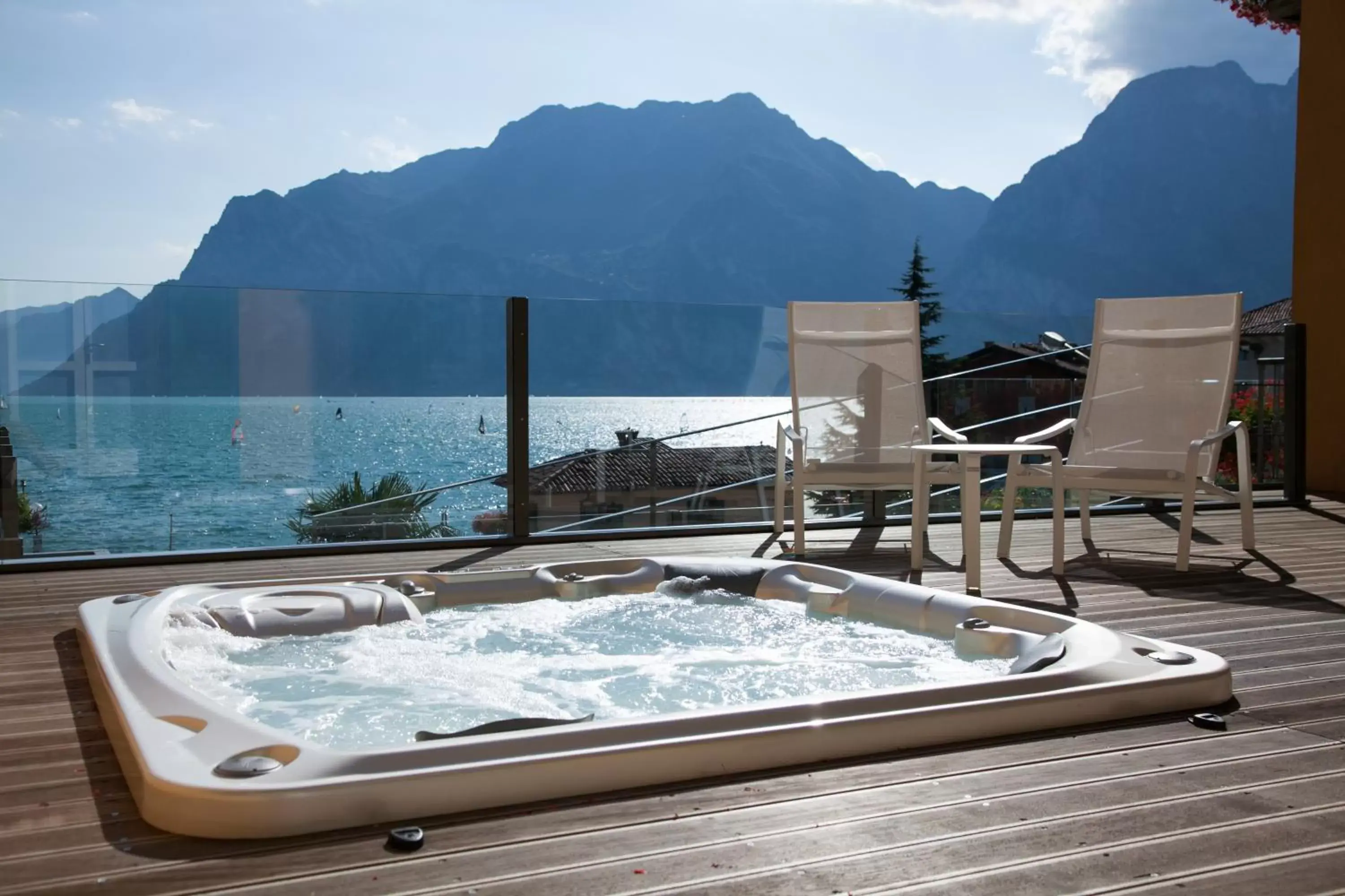 Patio in Hotel Lago Di Garda
