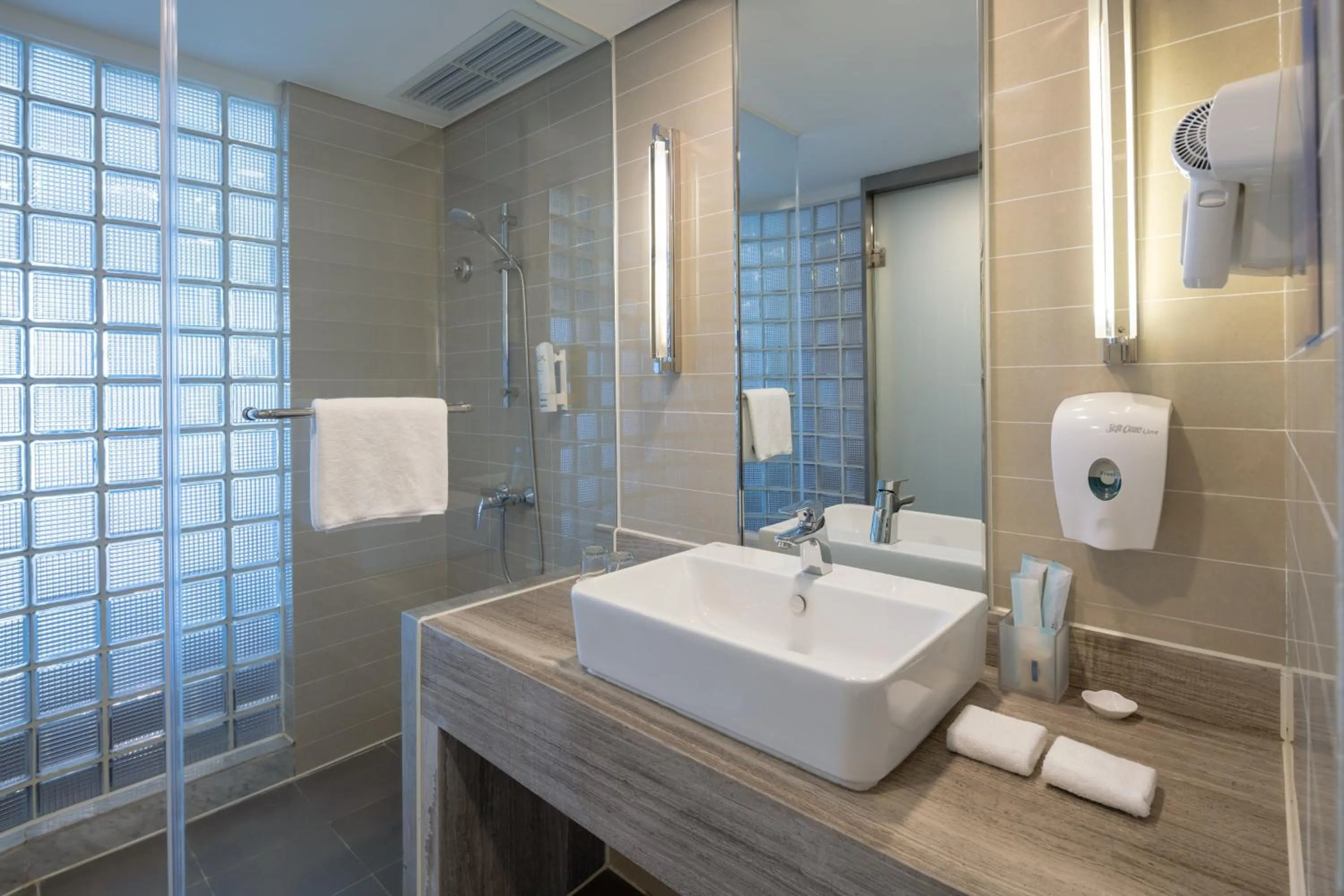 Bathroom in Holiday Inn Express Xi'an High-Tech Zone by IHG