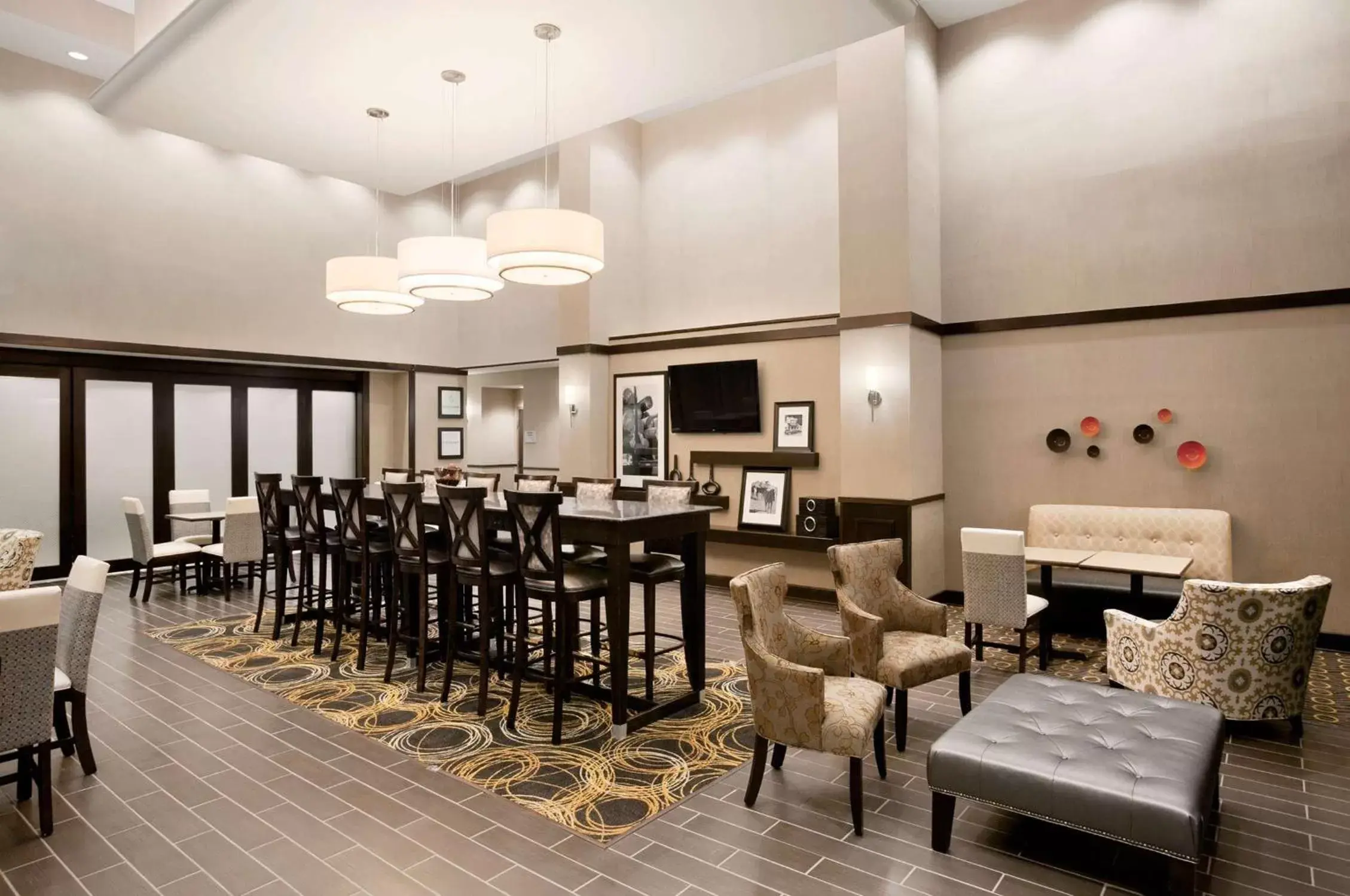 Lobby or reception, Lounge/Bar in Hampton Inn & Suites - Mansfield