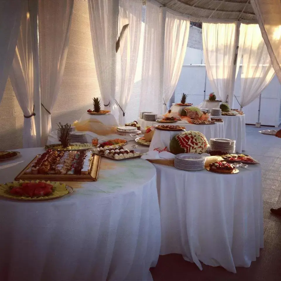 Swimming pool, Food in Hotel La Terrazza