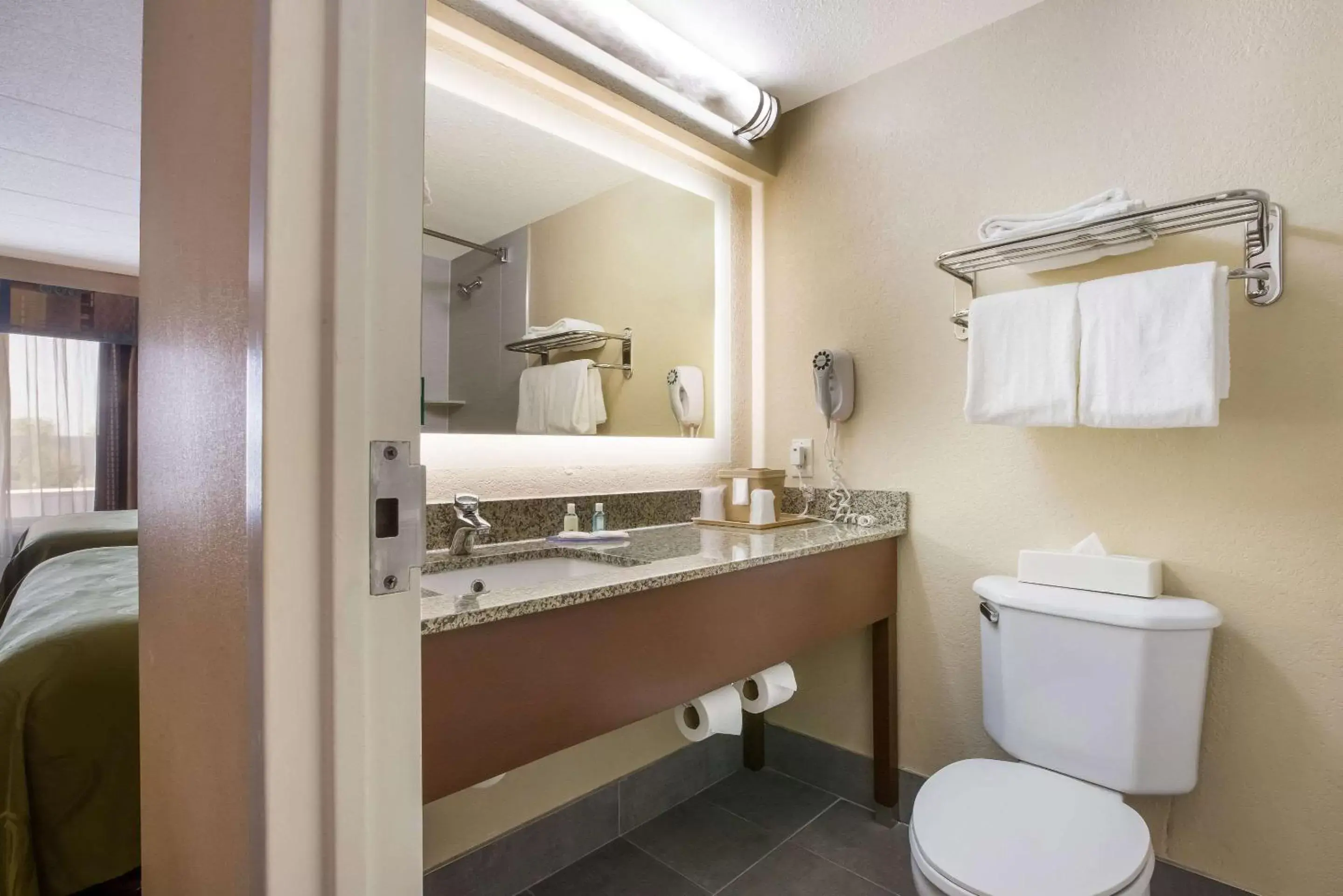 Bedroom in Quality Inn Near Princeton Bedroom in Quality Inn Near Princeton