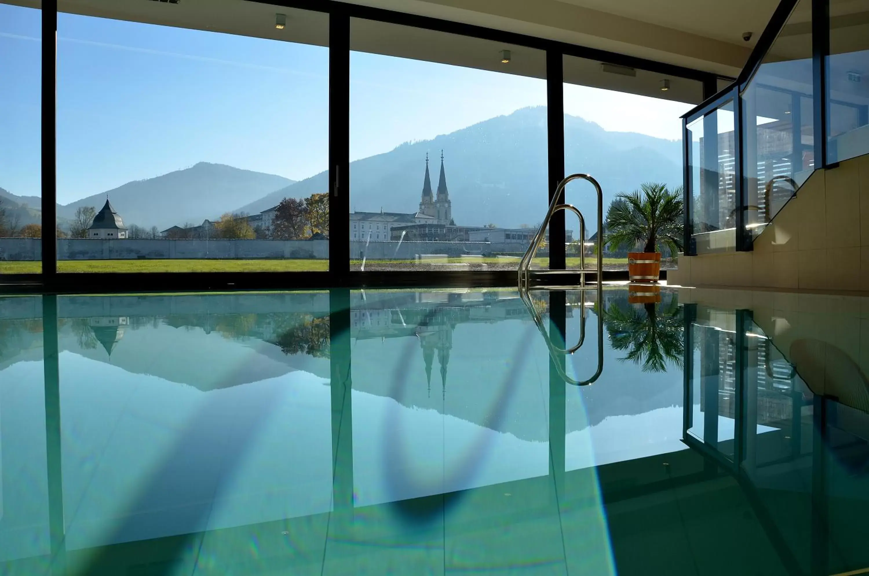 Mountain view, Swimming Pool in Hotel Spirodom