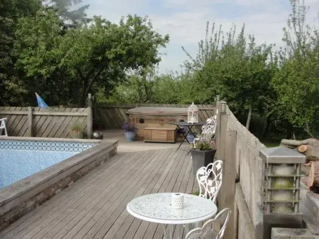 Swimming Pool in Newsham Grange Farm