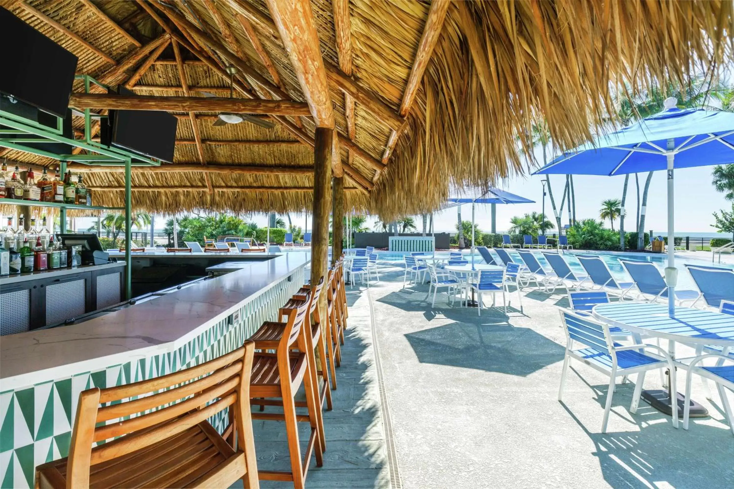 Lounge or bar, Swimming Pool in Hampton Inn Key West FL