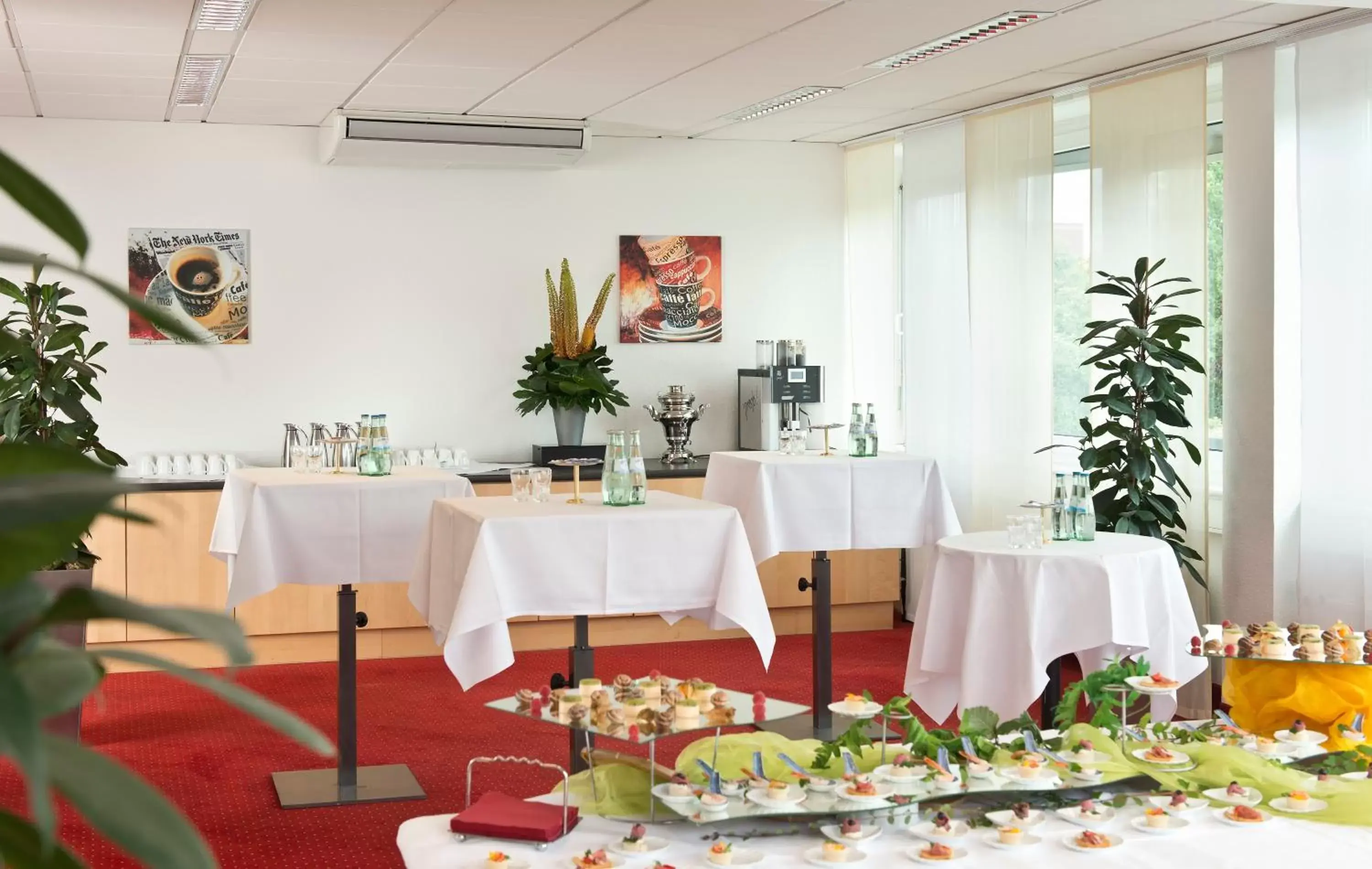 Business facilities, Restaurant/Places to Eat in Wyndham Hannover Atrium