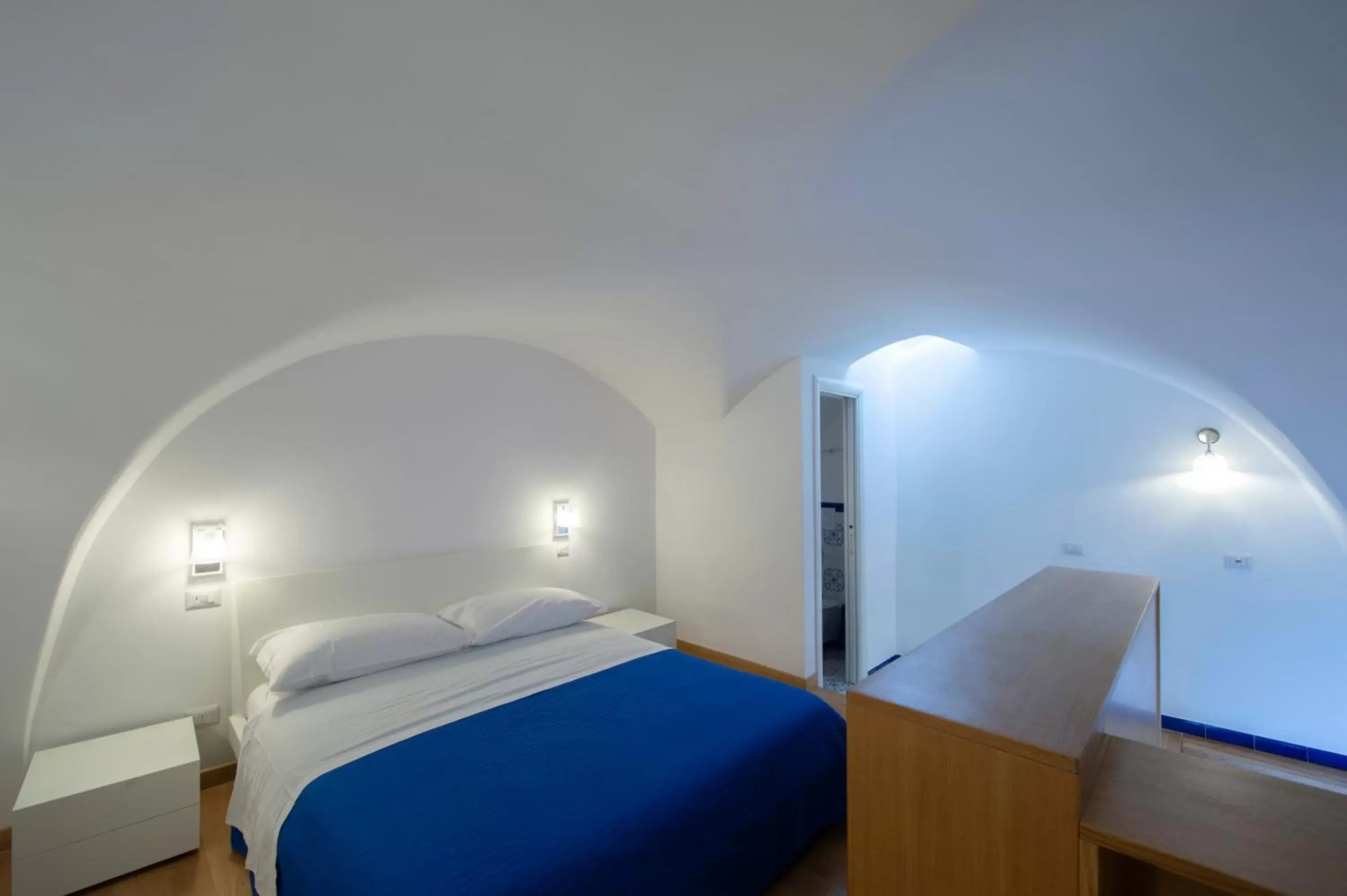 Bathroom, Bed in Villa Foglia Amalfi