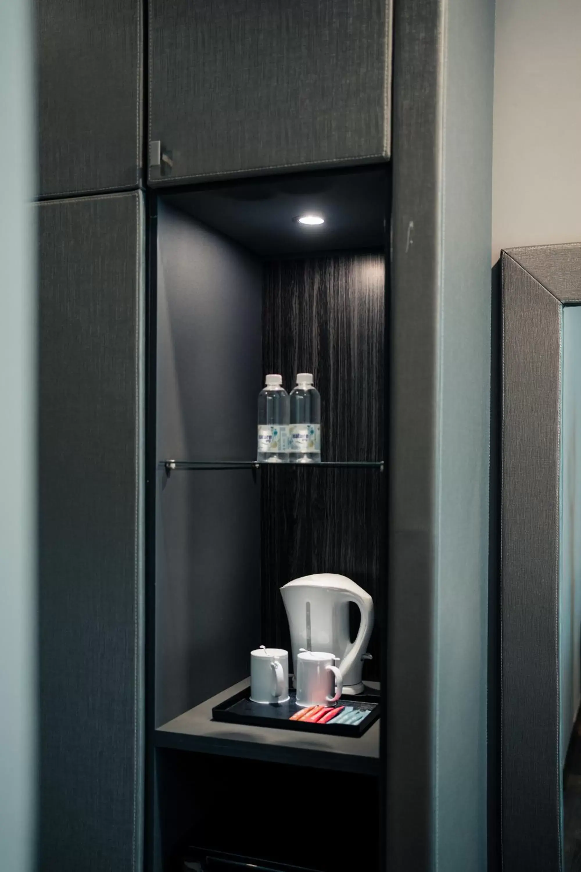 Coffee/tea facilities in Le'venue Hotel