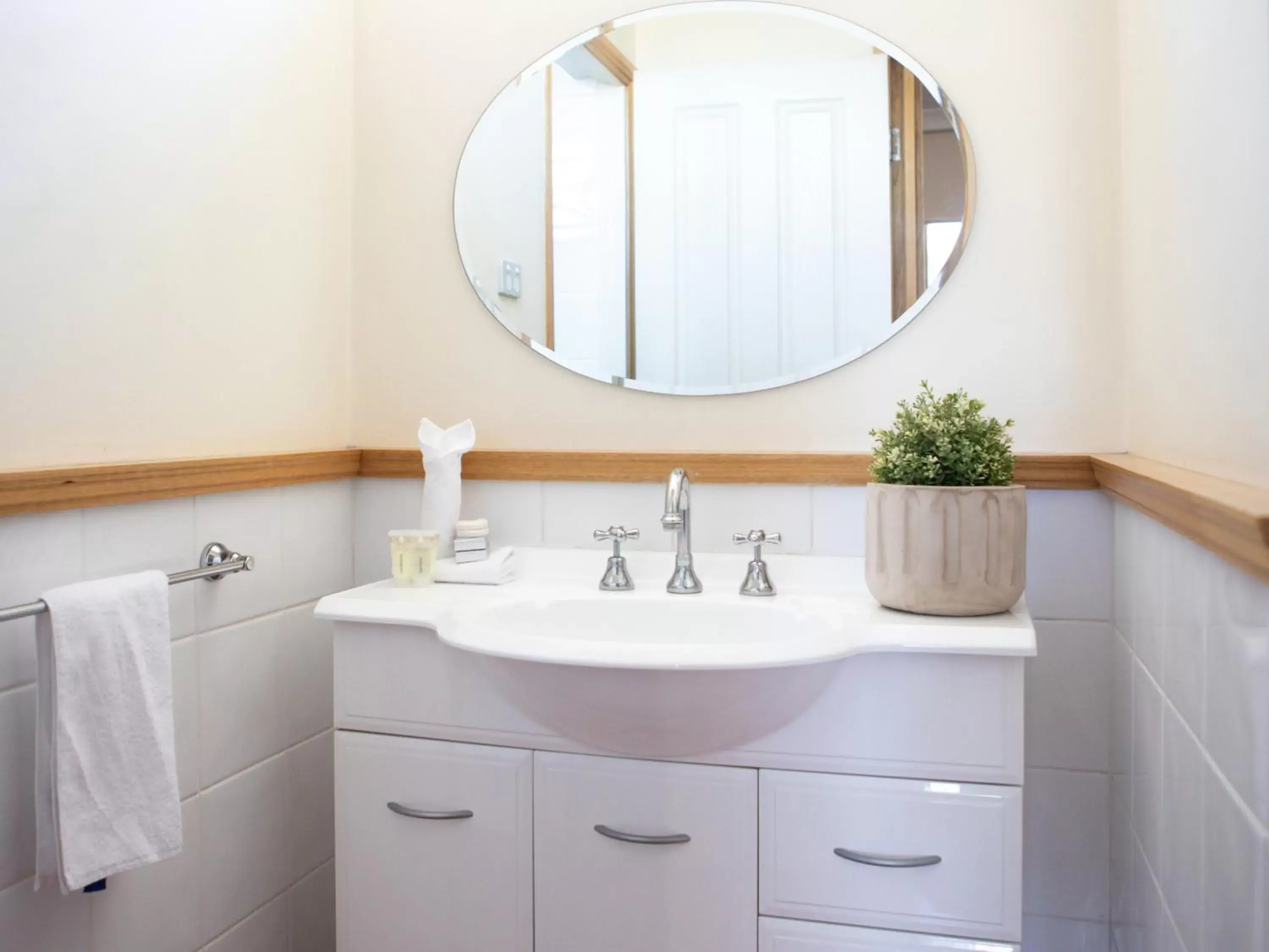 Bathroom in Astor Inn