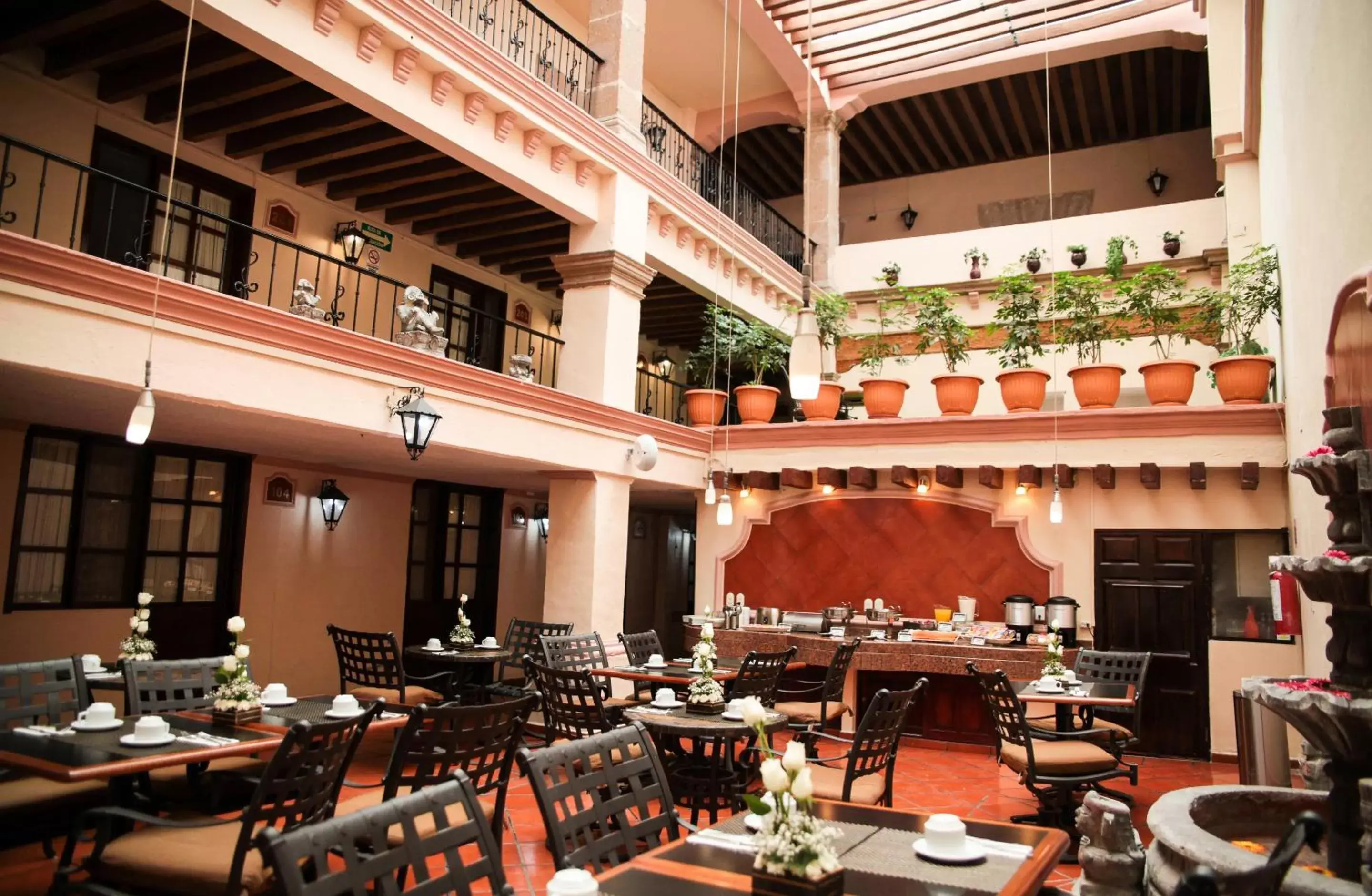 Restaurant/Places to Eat in Hotel Real Catedral
