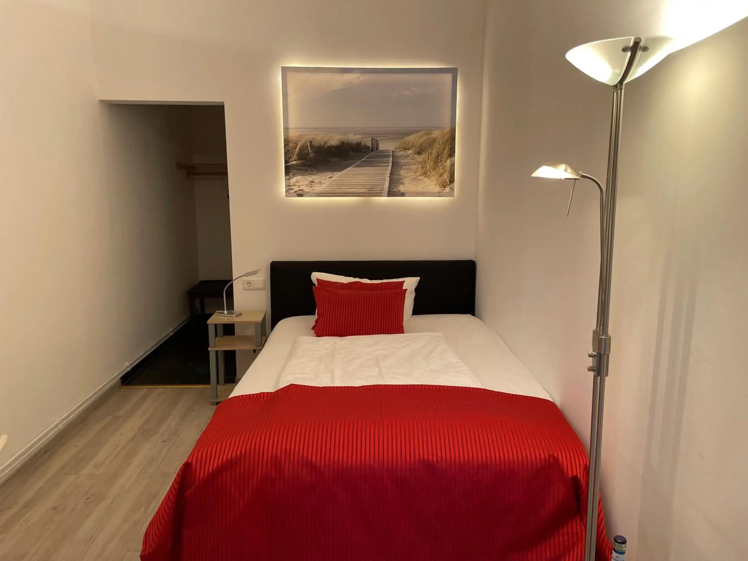 Photo of the whole room, Bed in Hotel Osterkrug