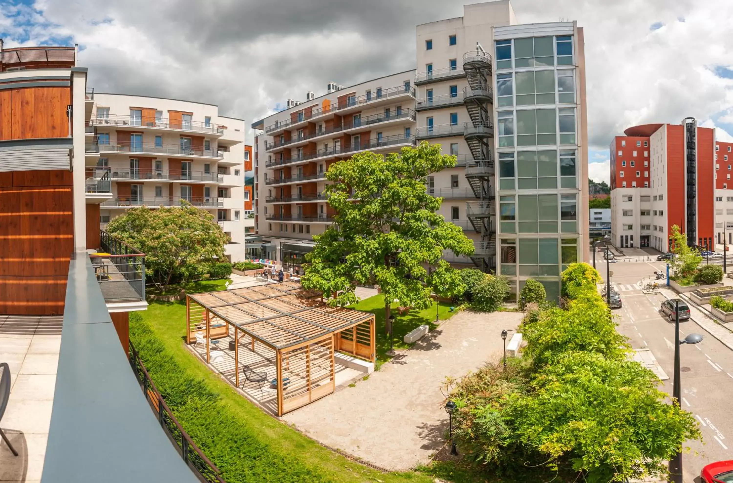 Garden view in Le Hüb - Grenoble