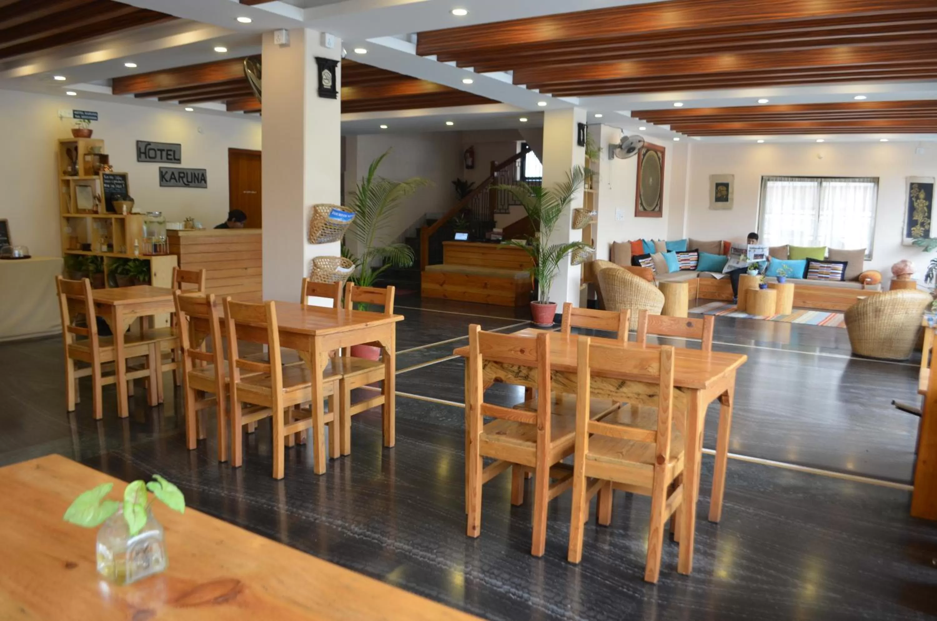 Restaurant/places to eat in Hotel Karuna
