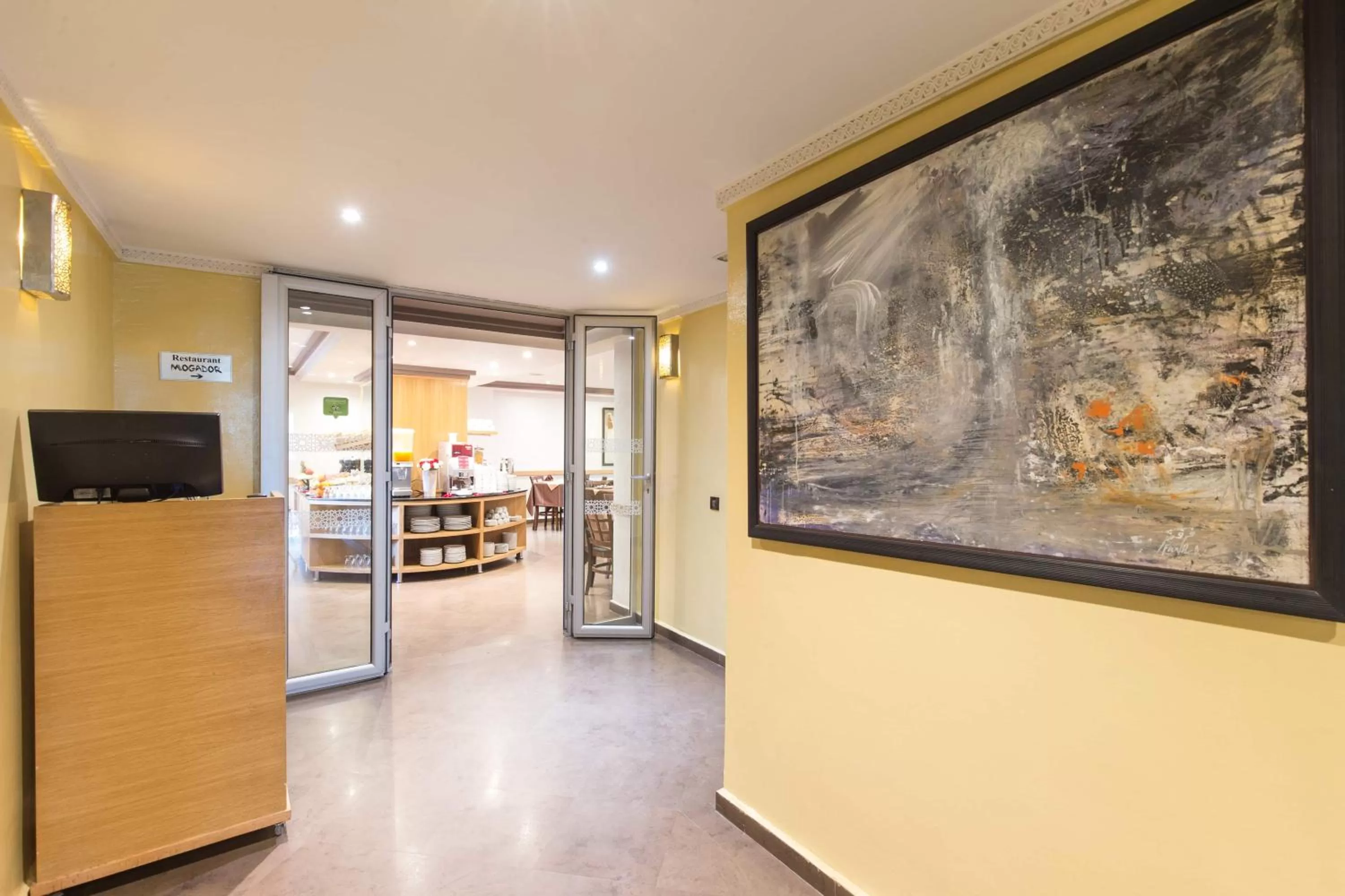 Restaurant/places to eat in Hotel Almas