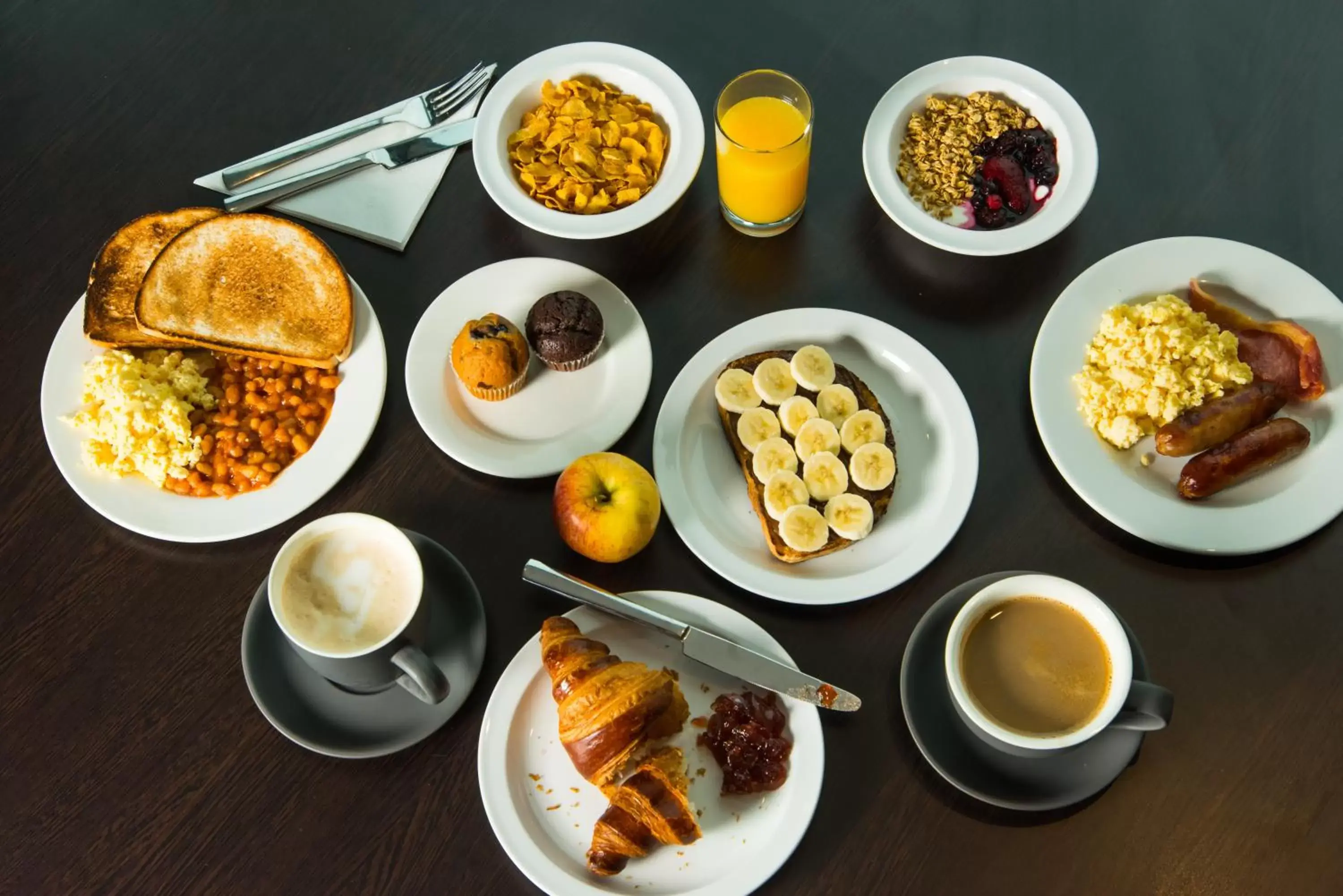 Breakfast in Holiday Inn Express Warwick - Stratford-upon-Avon, an IHG Hotel