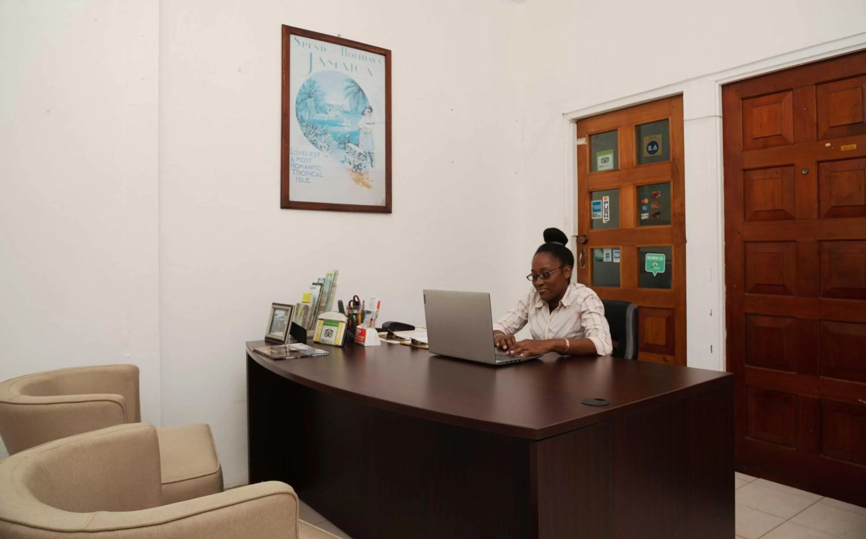 Staff in Yellow Bird Sea