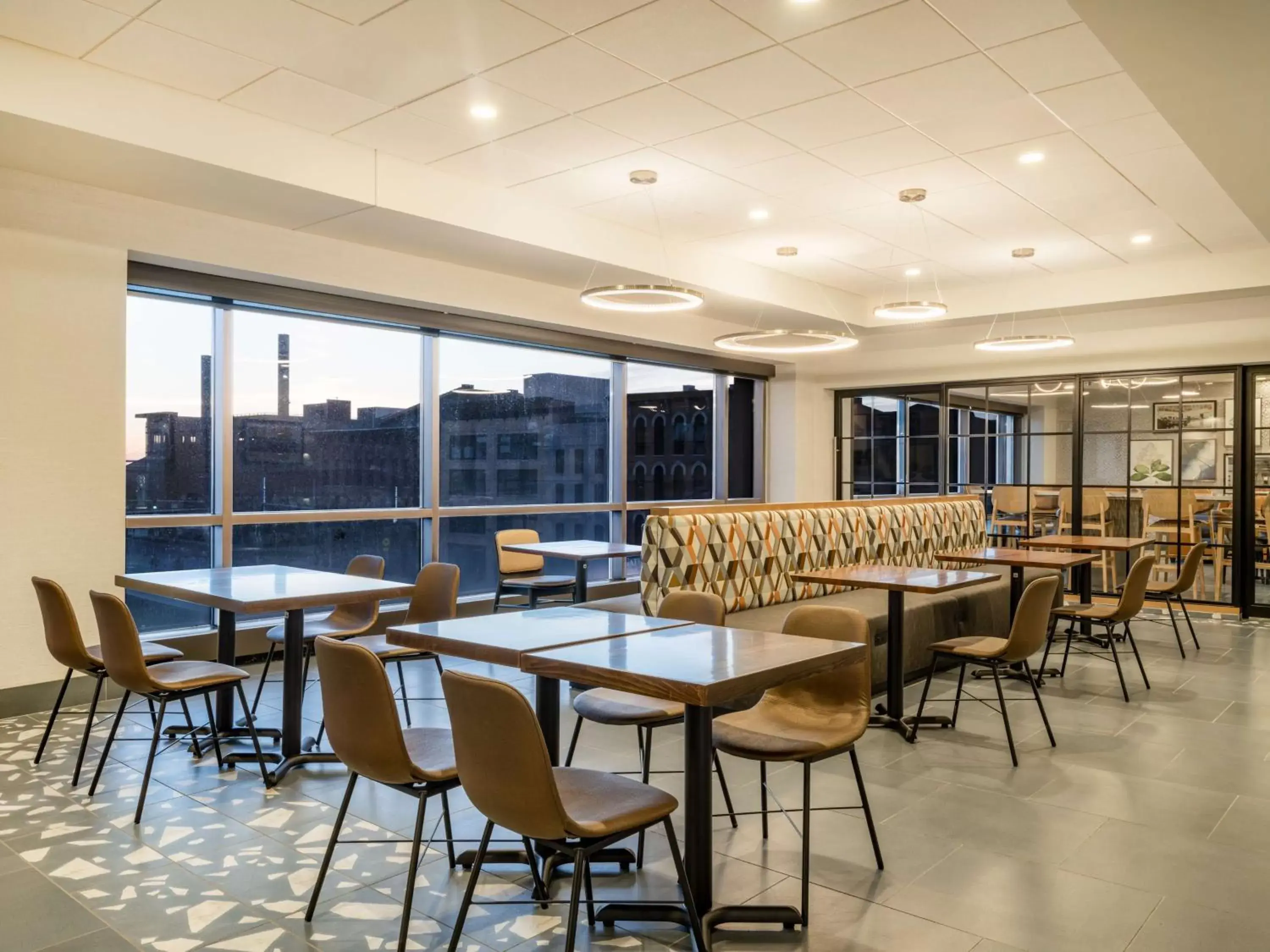 Breakfast, Restaurant/Places to Eat in Homewood Suites By Hilton Toledo Downtown