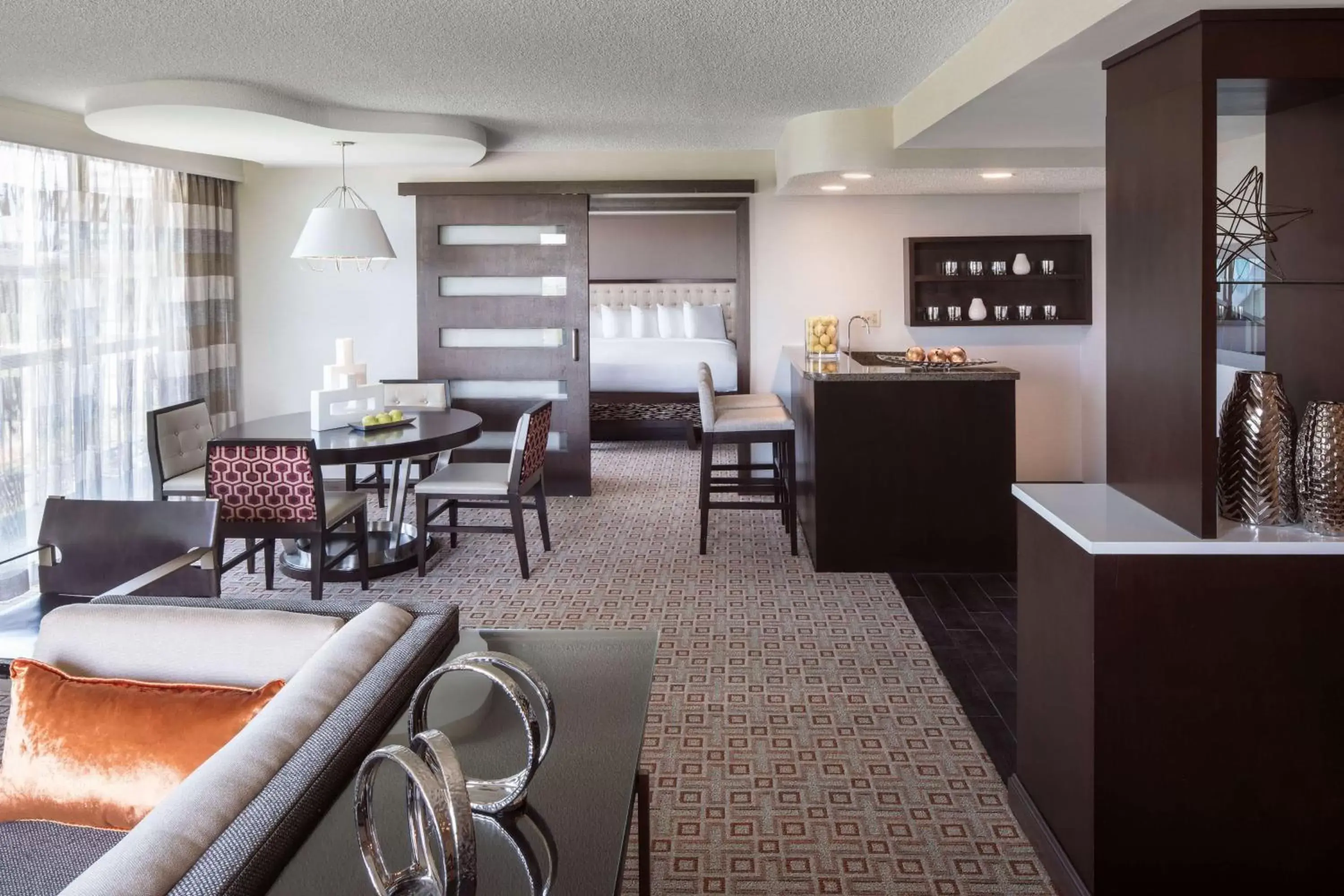 Living room, Restaurant/Places to Eat in DoubleTree by Hilton Denver Tech