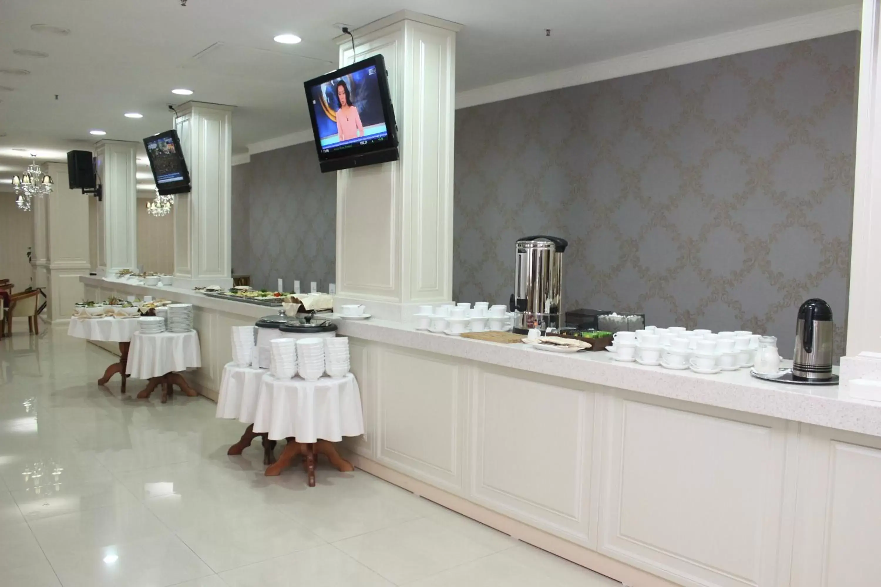 Restaurant/places to eat in King Hotel Astana