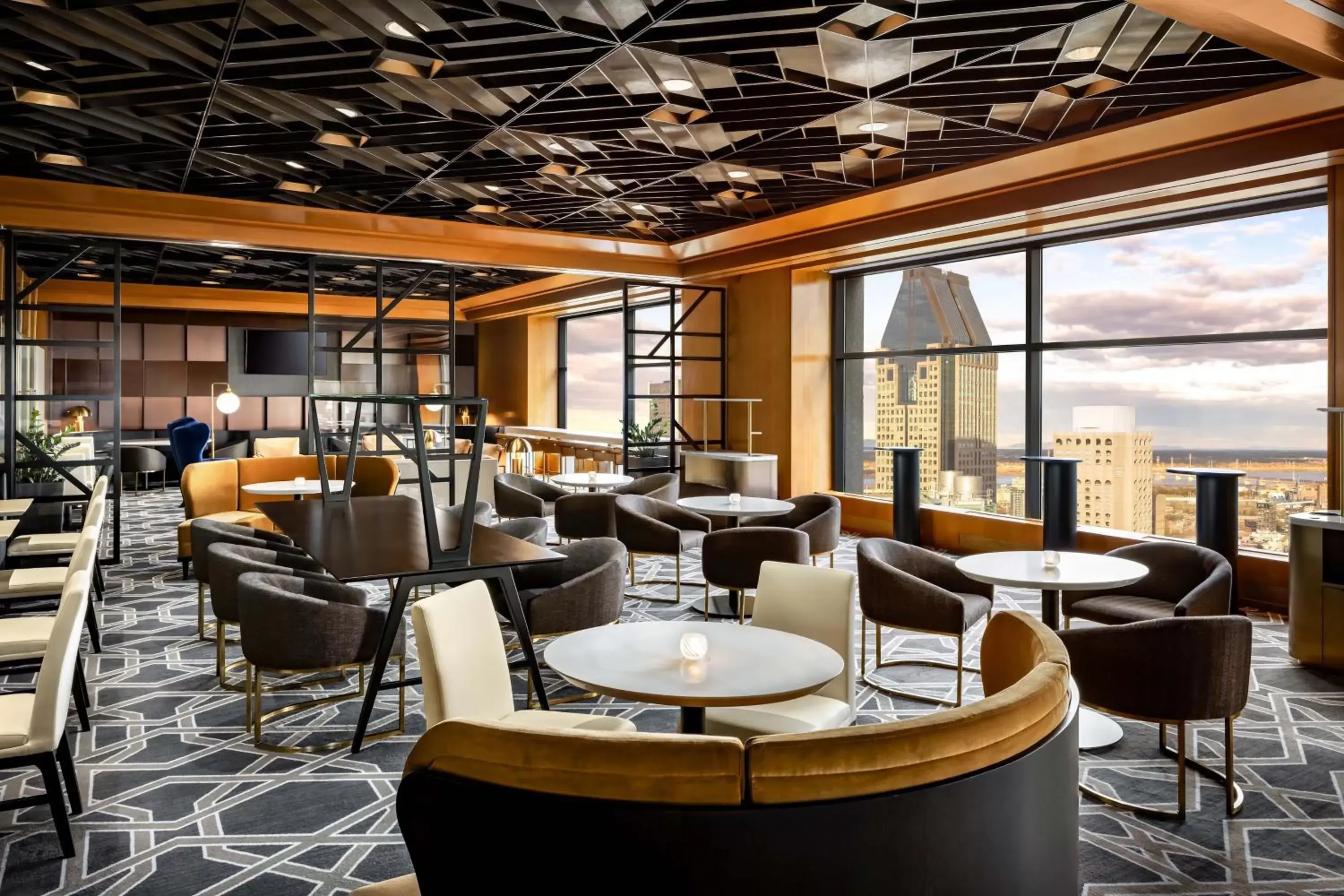 Lounge or bar, Restaurant/Places to Eat in Le Centre Sheraton Montreal Hotel