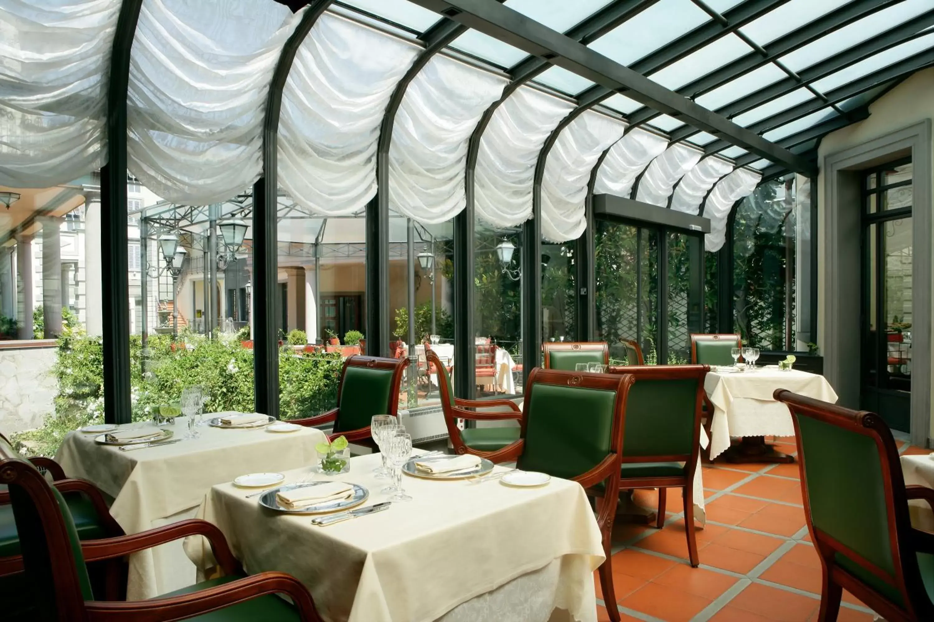 Restaurant/Places to Eat in Hotel Montebello Splendid