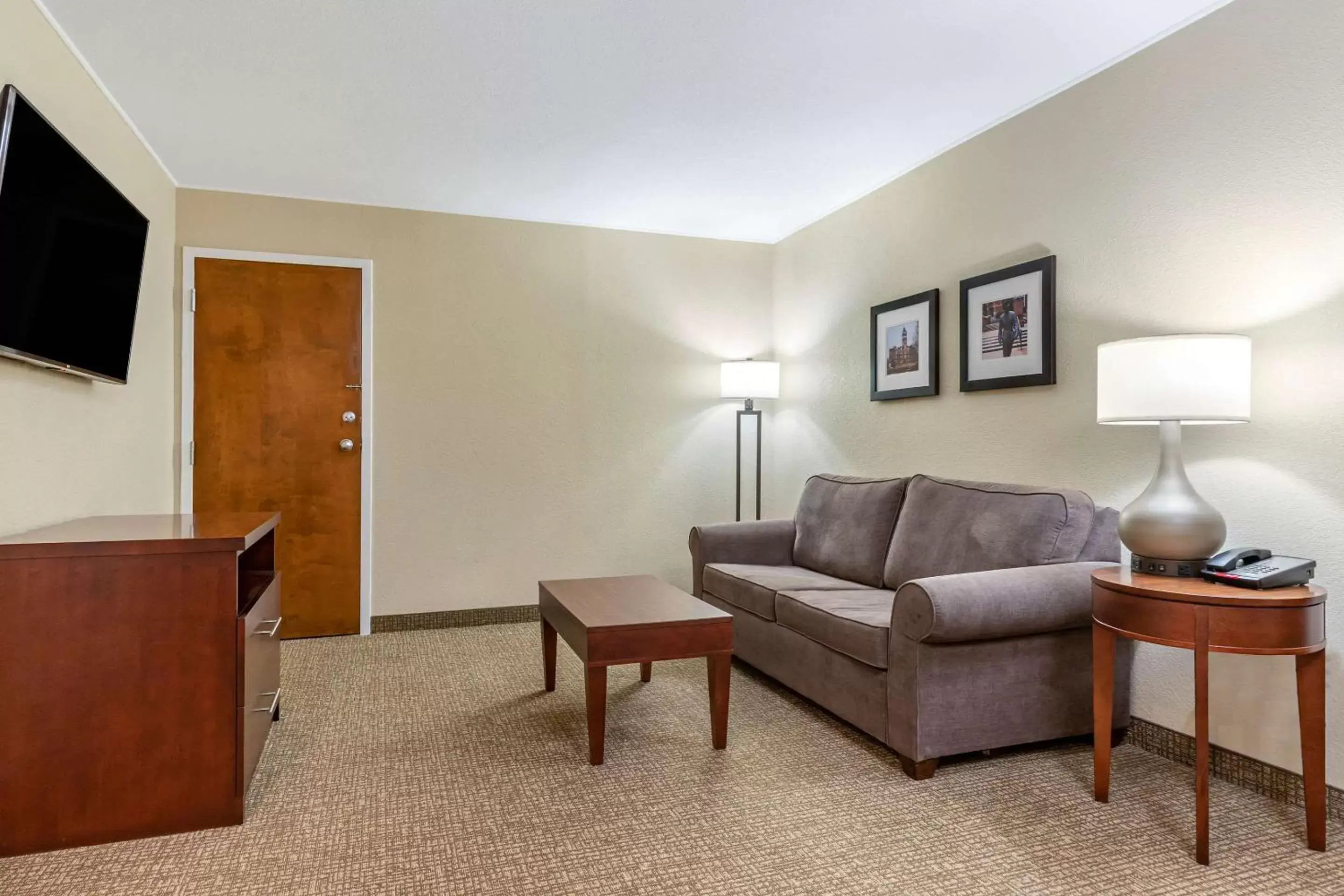 Bedroom, Seating Area in Comfort Inn & Suites Clemson - University Area