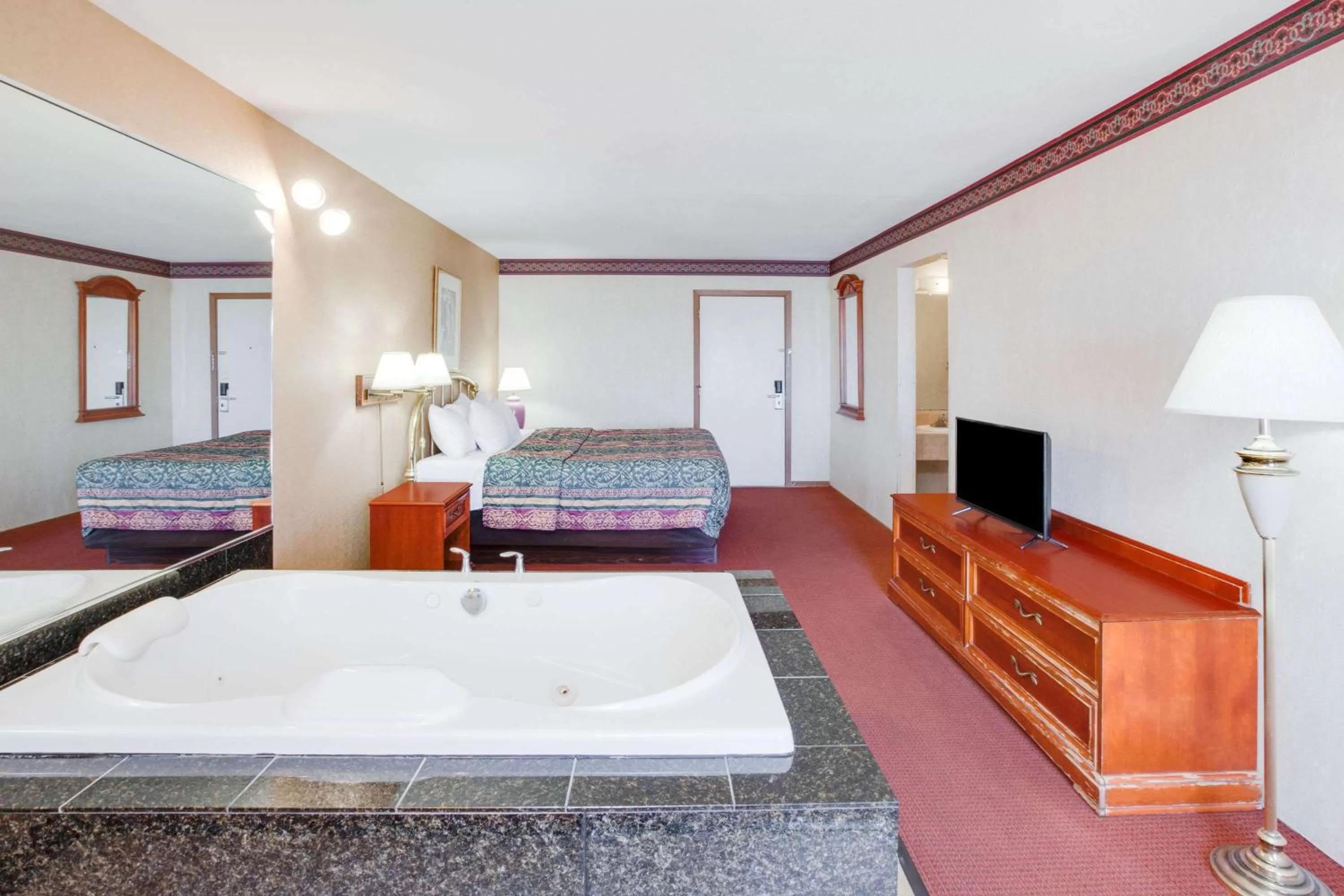 Photo of the whole room, Bed in Super 8 Beachfront by Wyndham Mackinaw City, MI