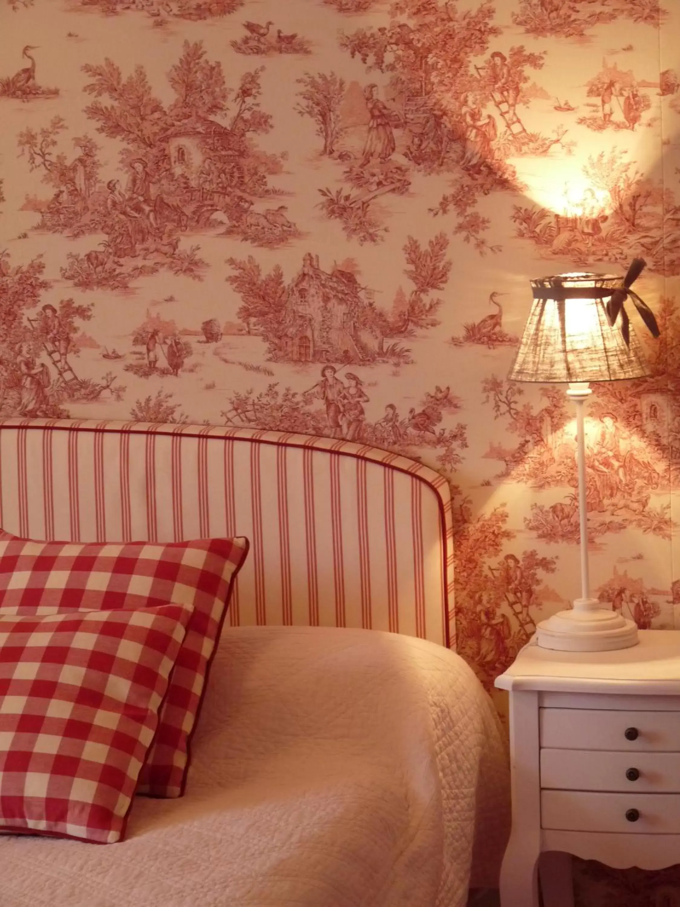 Bed, Seating Area in Château de la Râpée