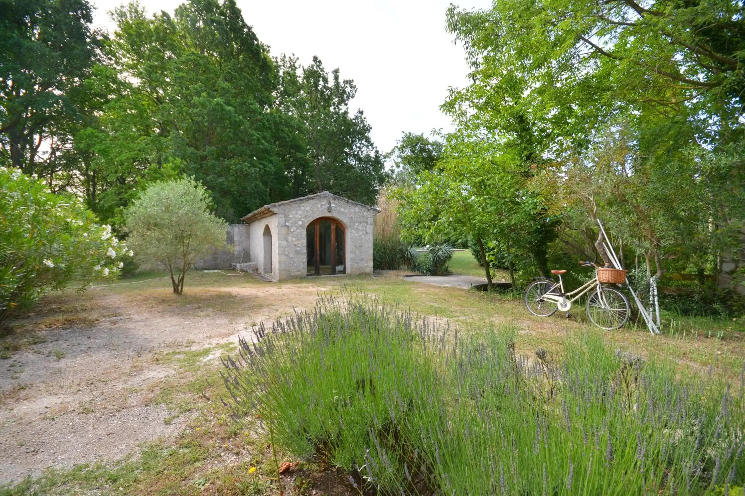 Property Building in Ancien Mas Du Moulin