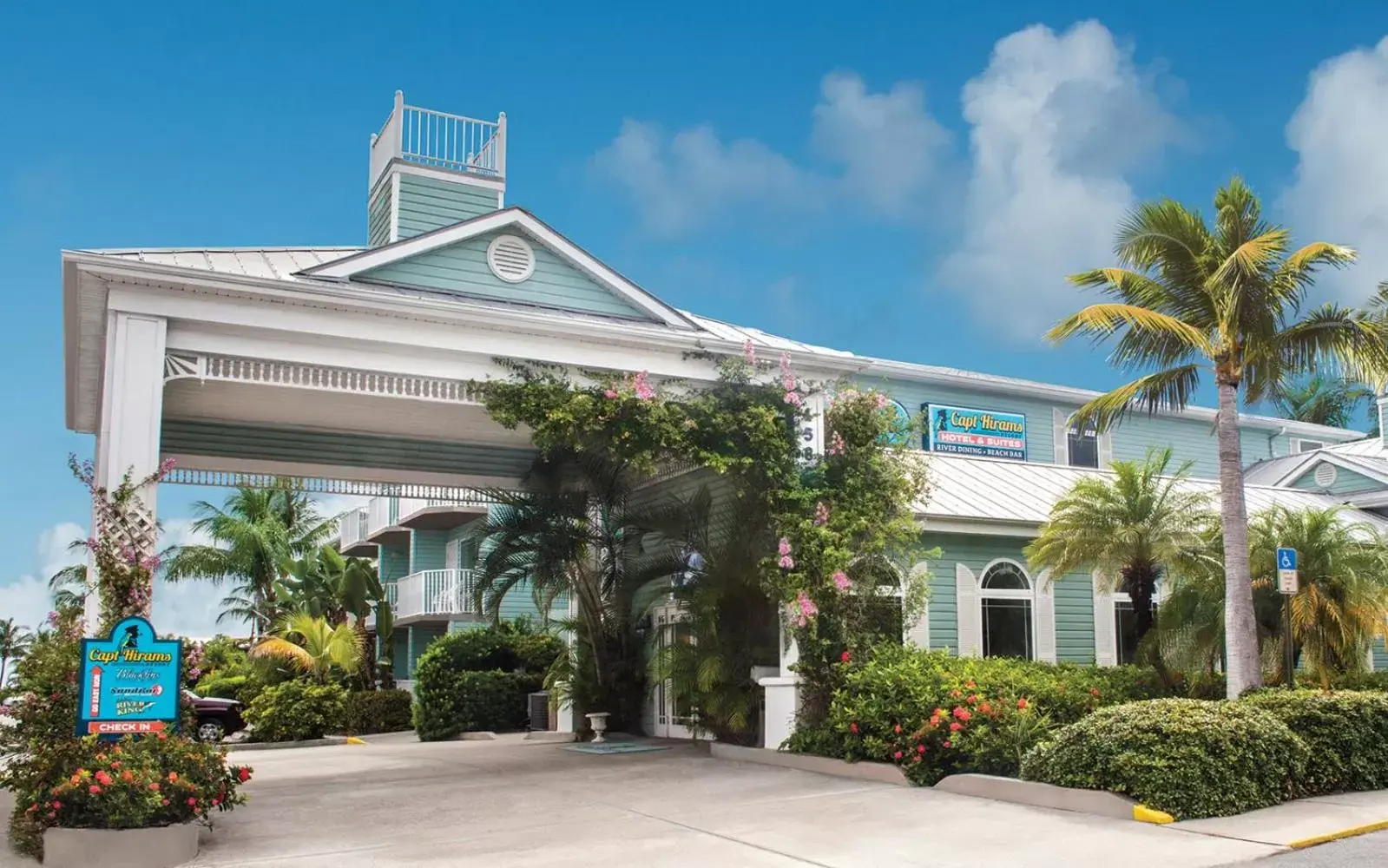 Facade/entrance, Property Building in Capt Hirams Resort