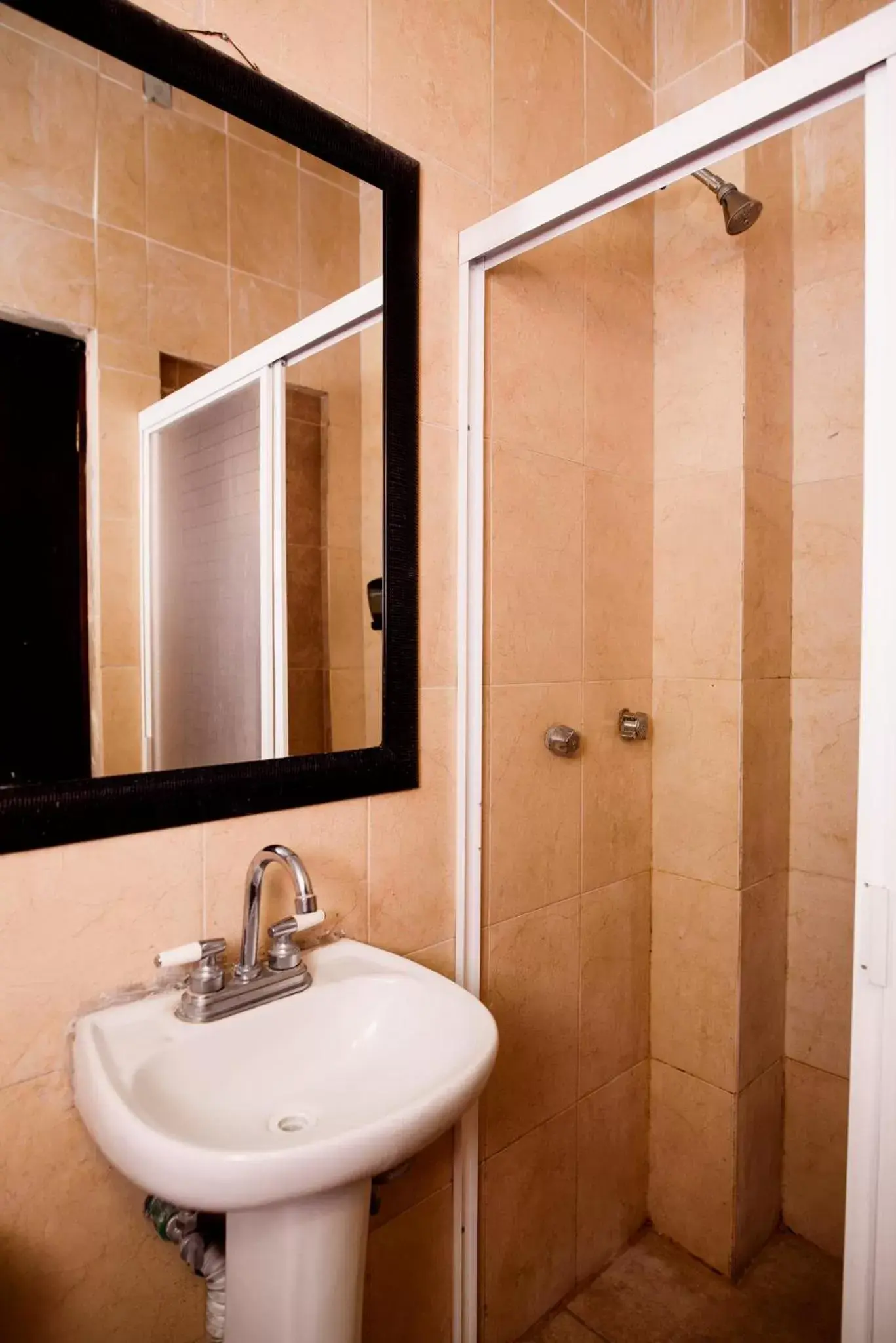 Bathroom in Hotel María Elena