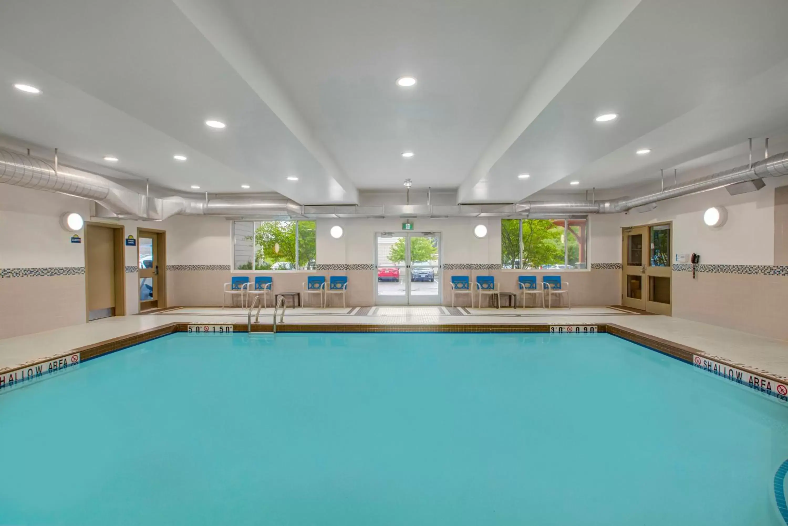 Pool view, Swimming Pool in Days Inn & Suites by Wyndham Lindsay