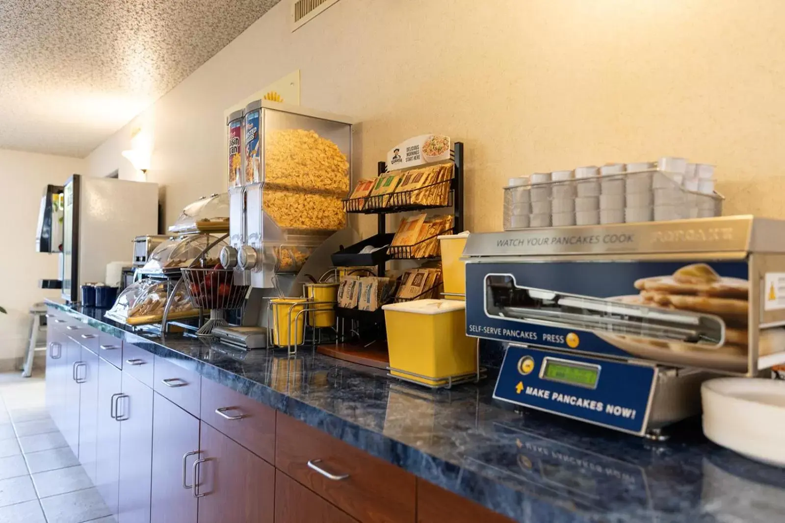 Continental breakfast in Days Inn by Wyndham Kuttawa/Eddyville