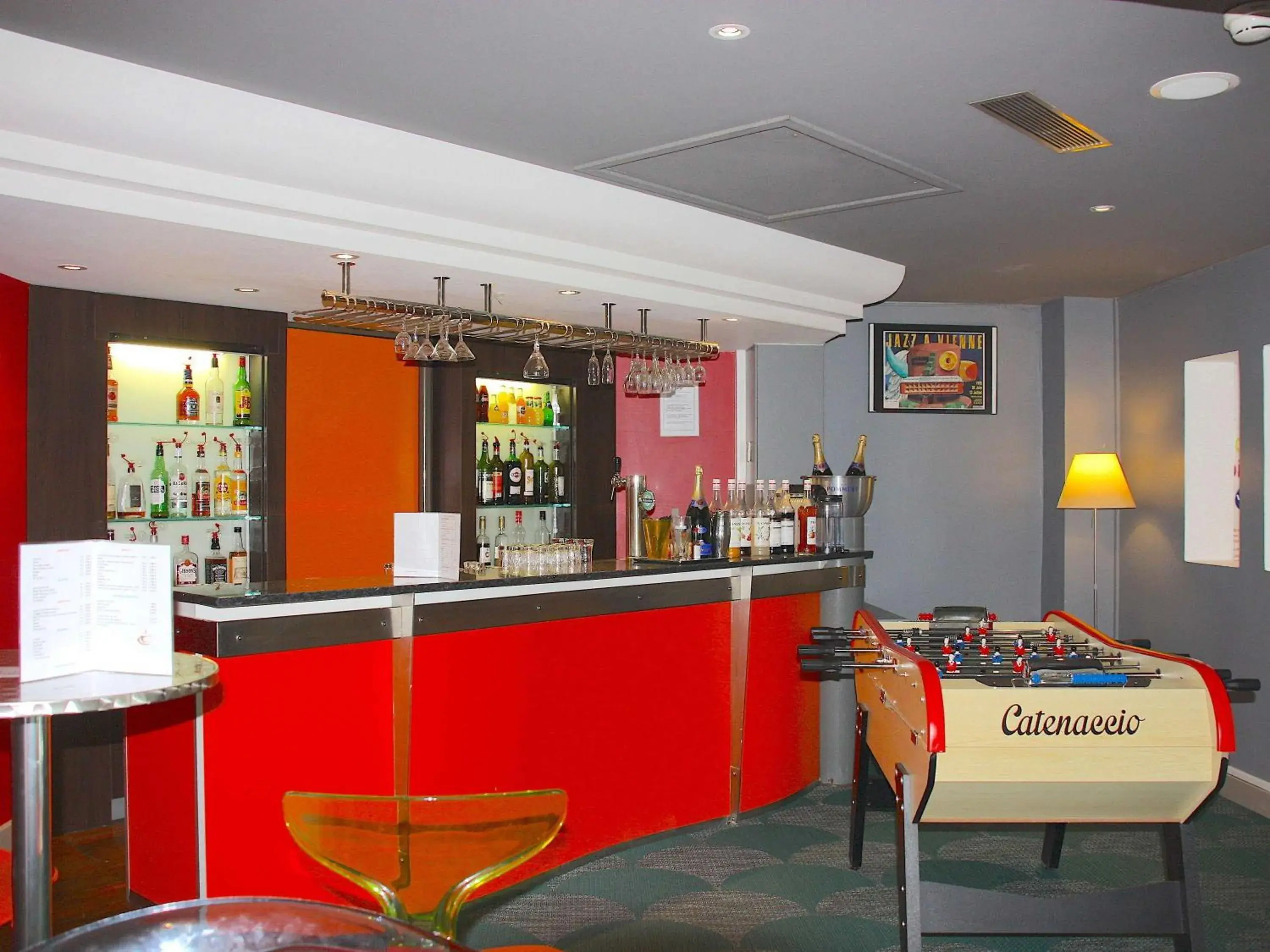 Lounge or bar in ibis Styles Lyon Sud Vienne