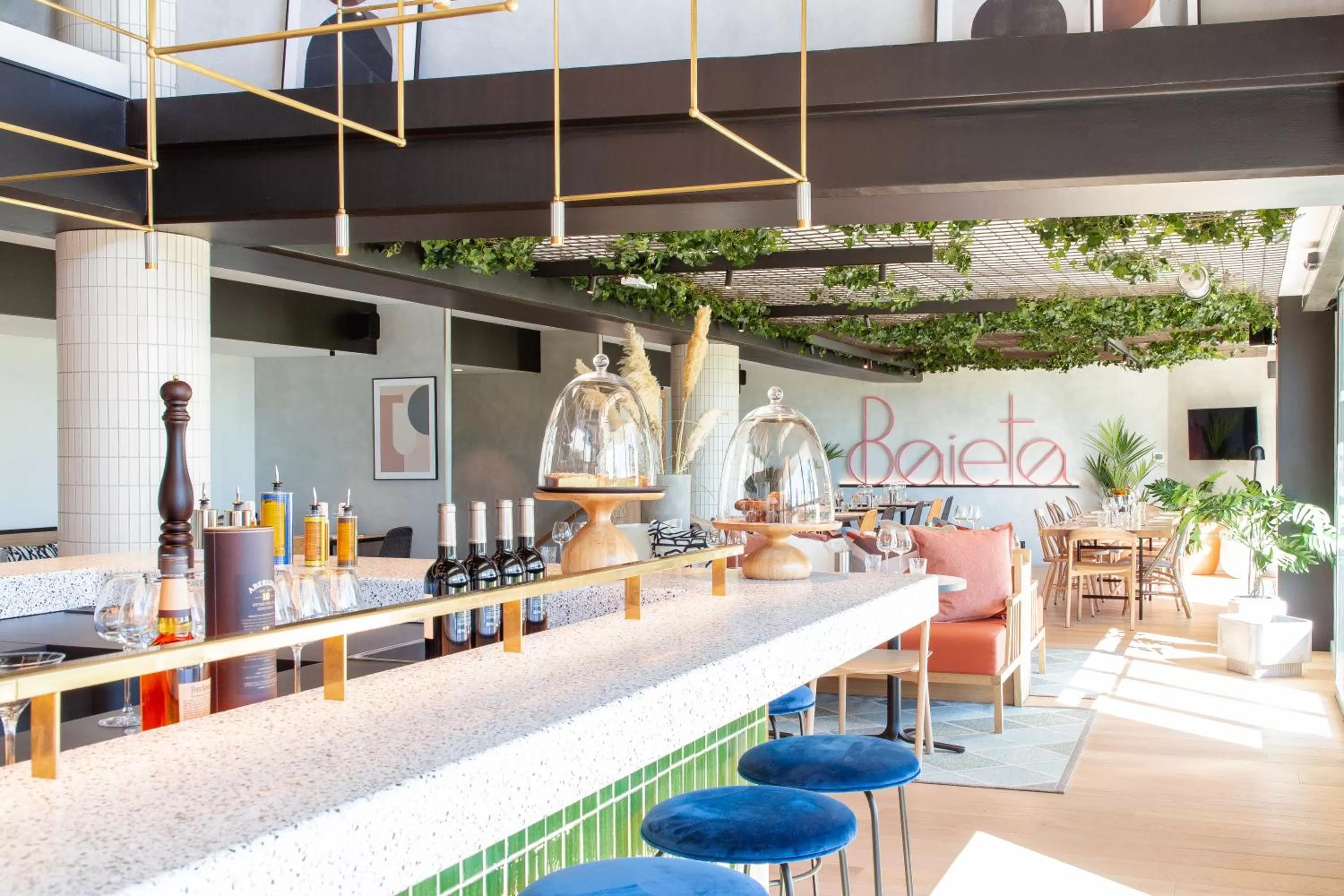 Restaurant/places to eat in ibis Nice Aéroport Promenade des Anglais