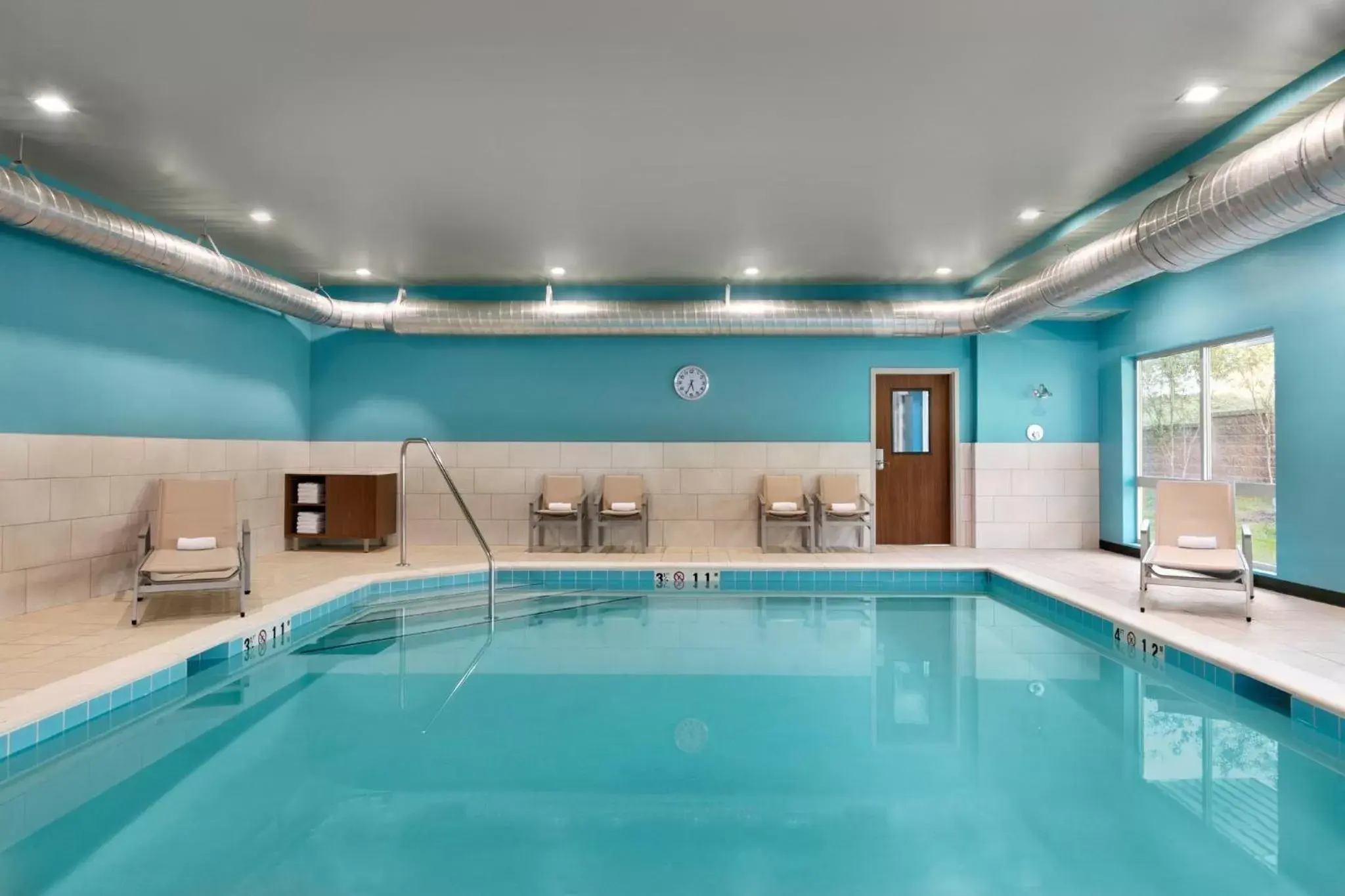 Swimming pool in Holiday Inn Express & Suites Salisbury by IHG Swimming pool in Holiday Inn Express & Suites Salisbury by IHG