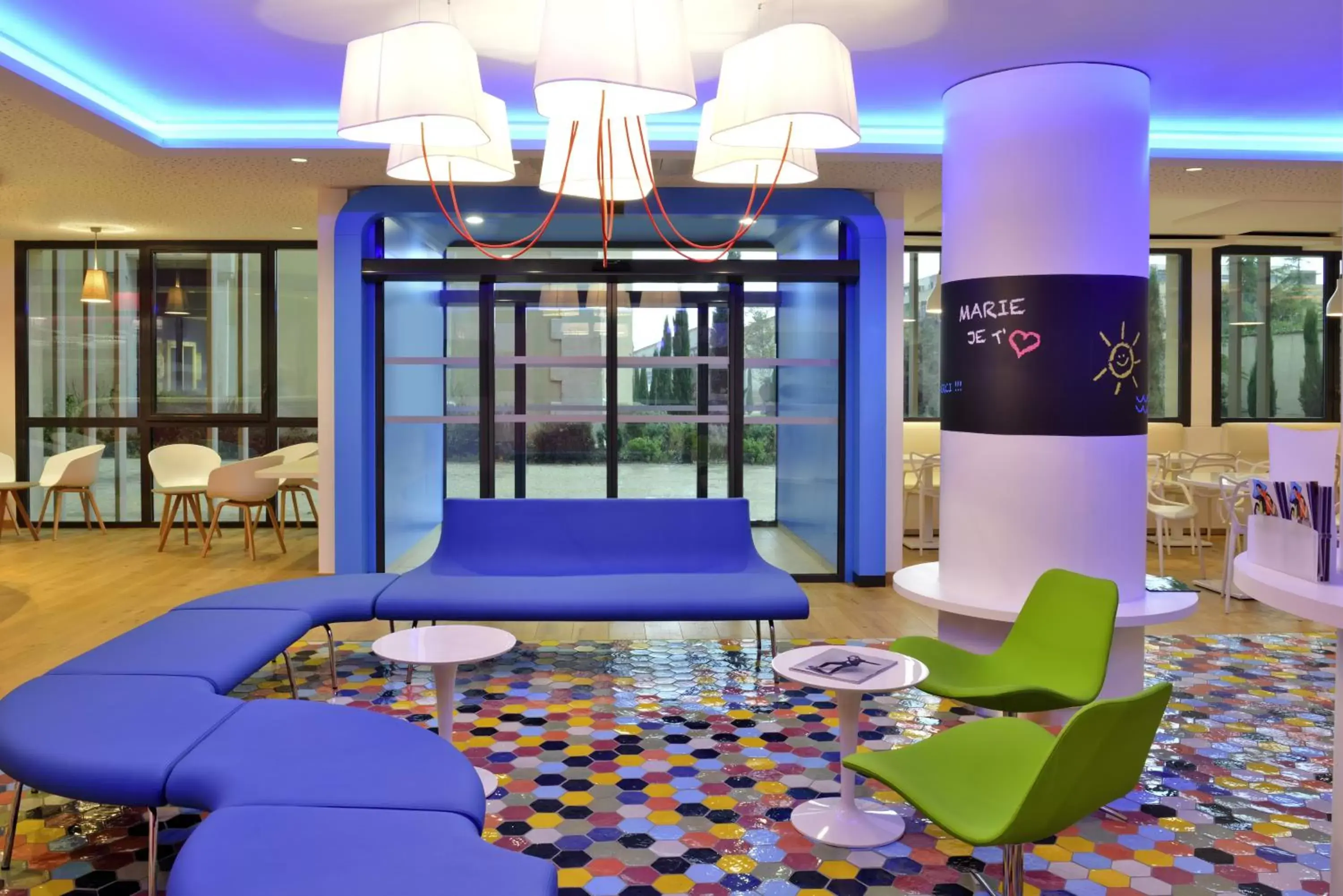 Lobby or reception in ibis Styles Montelimar Centre