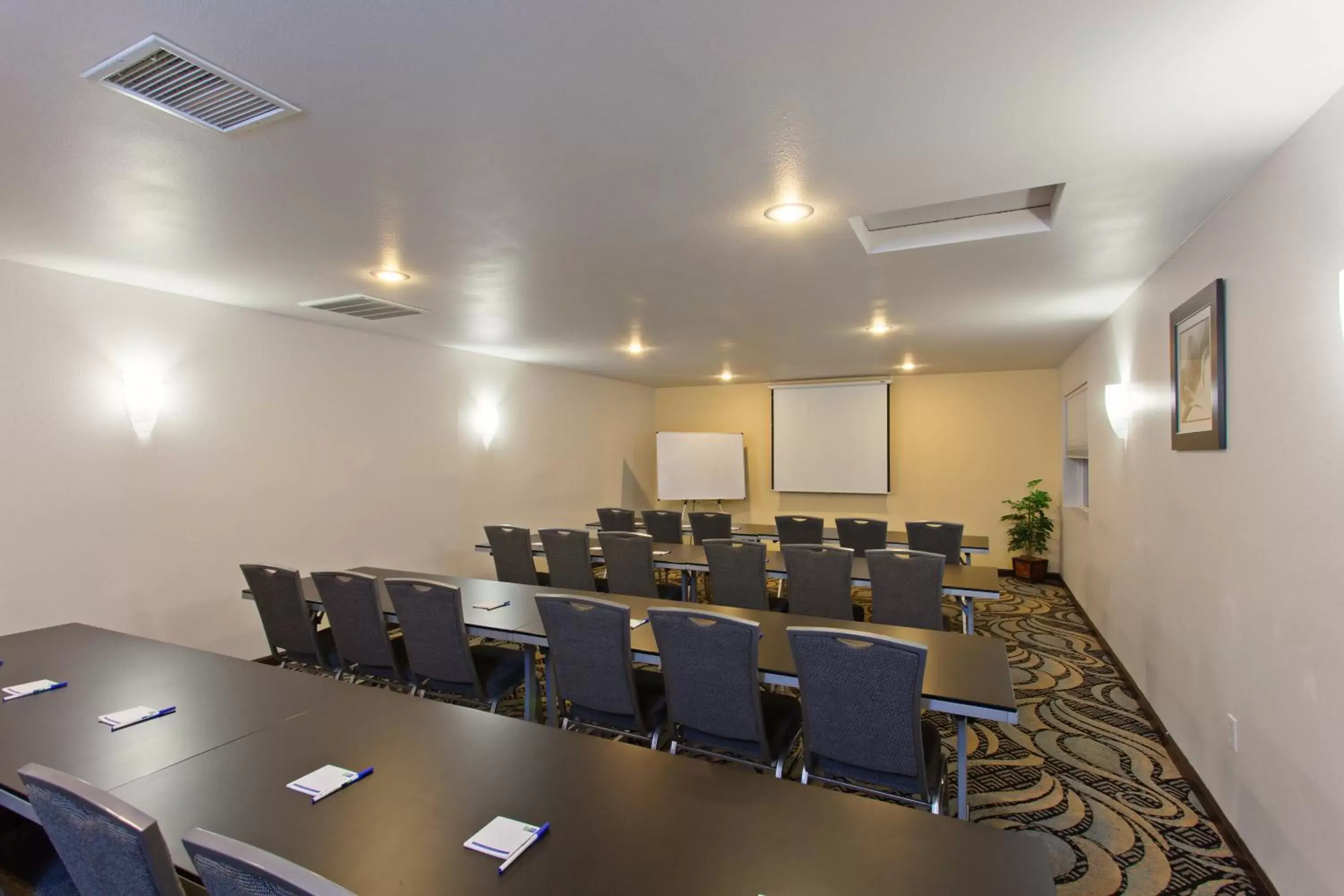 Meeting/conference room in Holiday Inn Express Temecula, an IHG Hotel