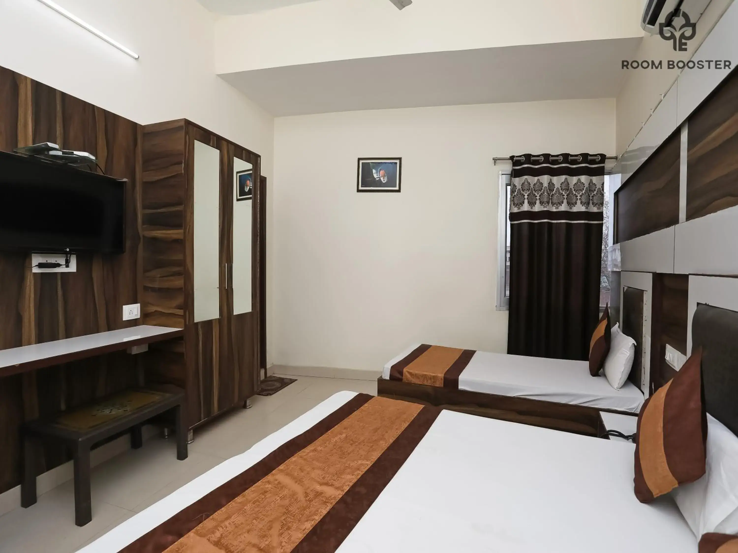 Room Photo in Hotel Sehmi's Best Rest Inn