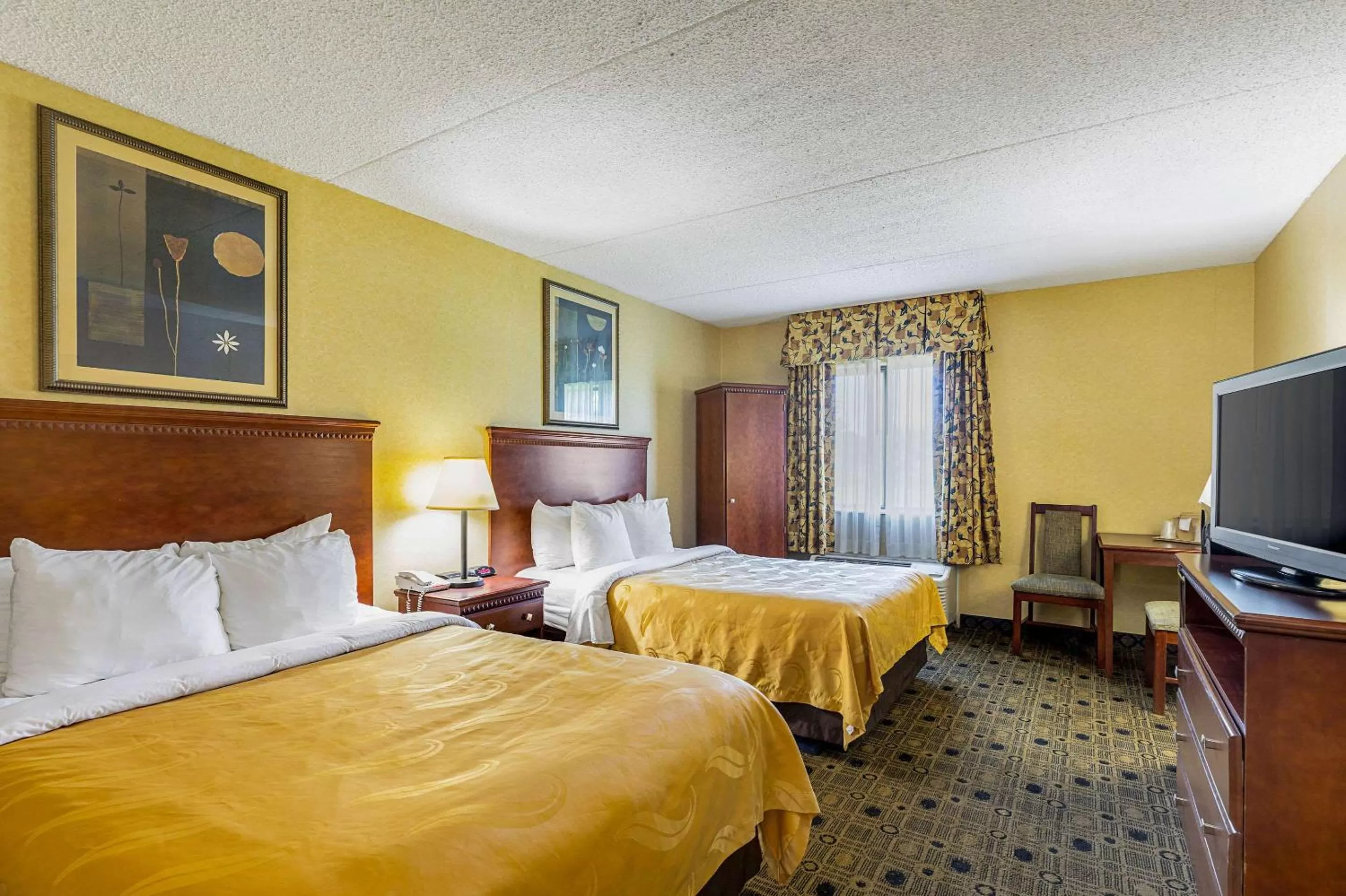 Double Room with Two Double Beds - Non-Smoking/Pet Friendly/Lower Floors in Quality Inn & Suites Coldwater near I-69