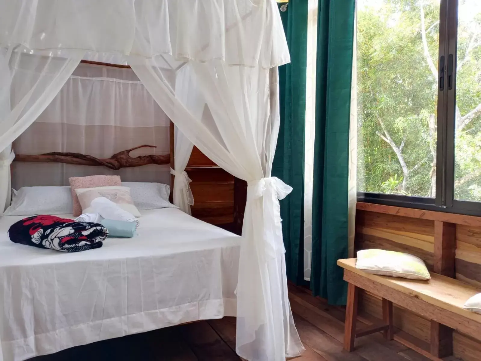 Bed in Iguanitas Lodge