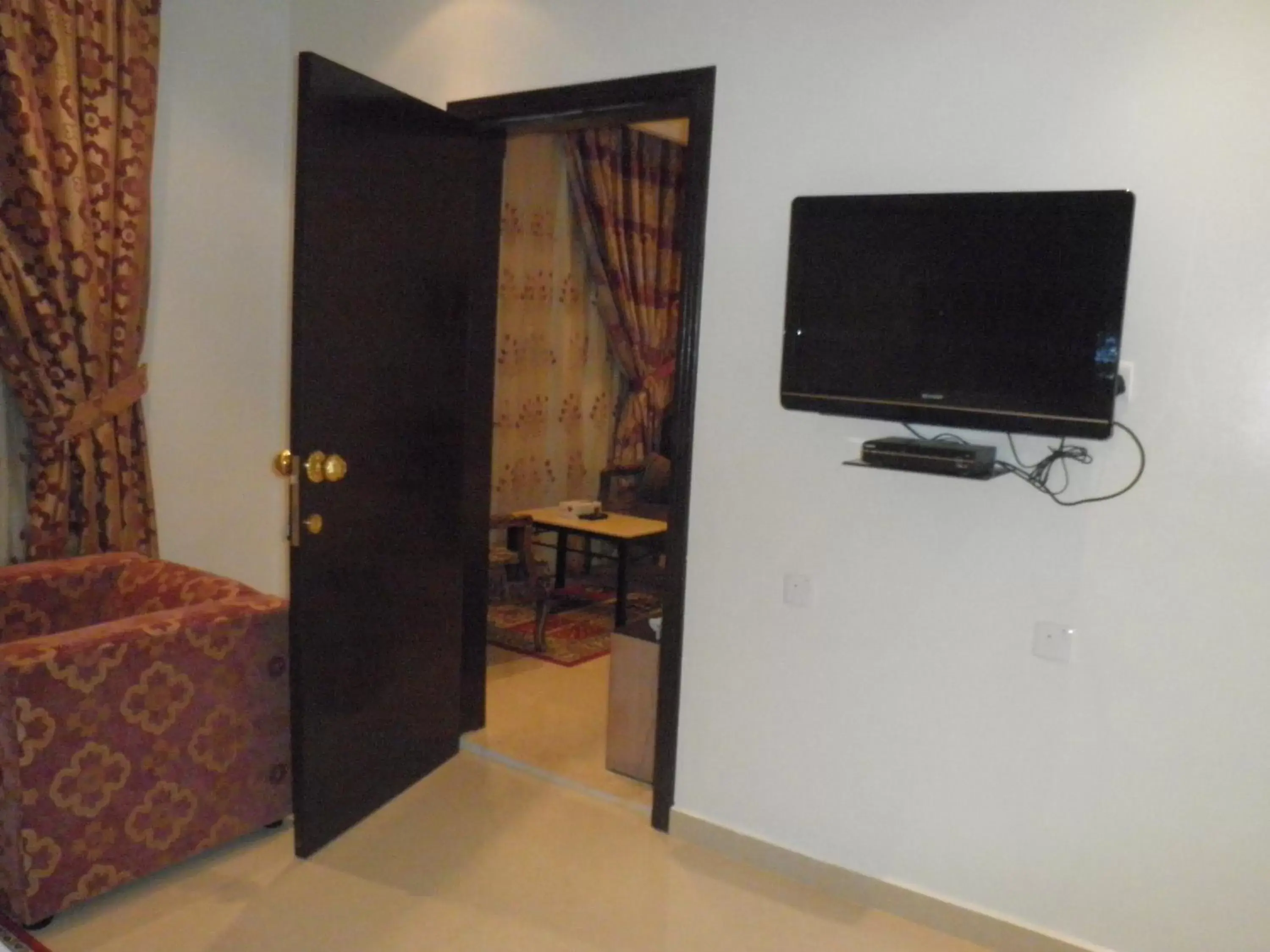 TV and multimedia, TV/Entertainment Center in Marina Royal Hotel Suites