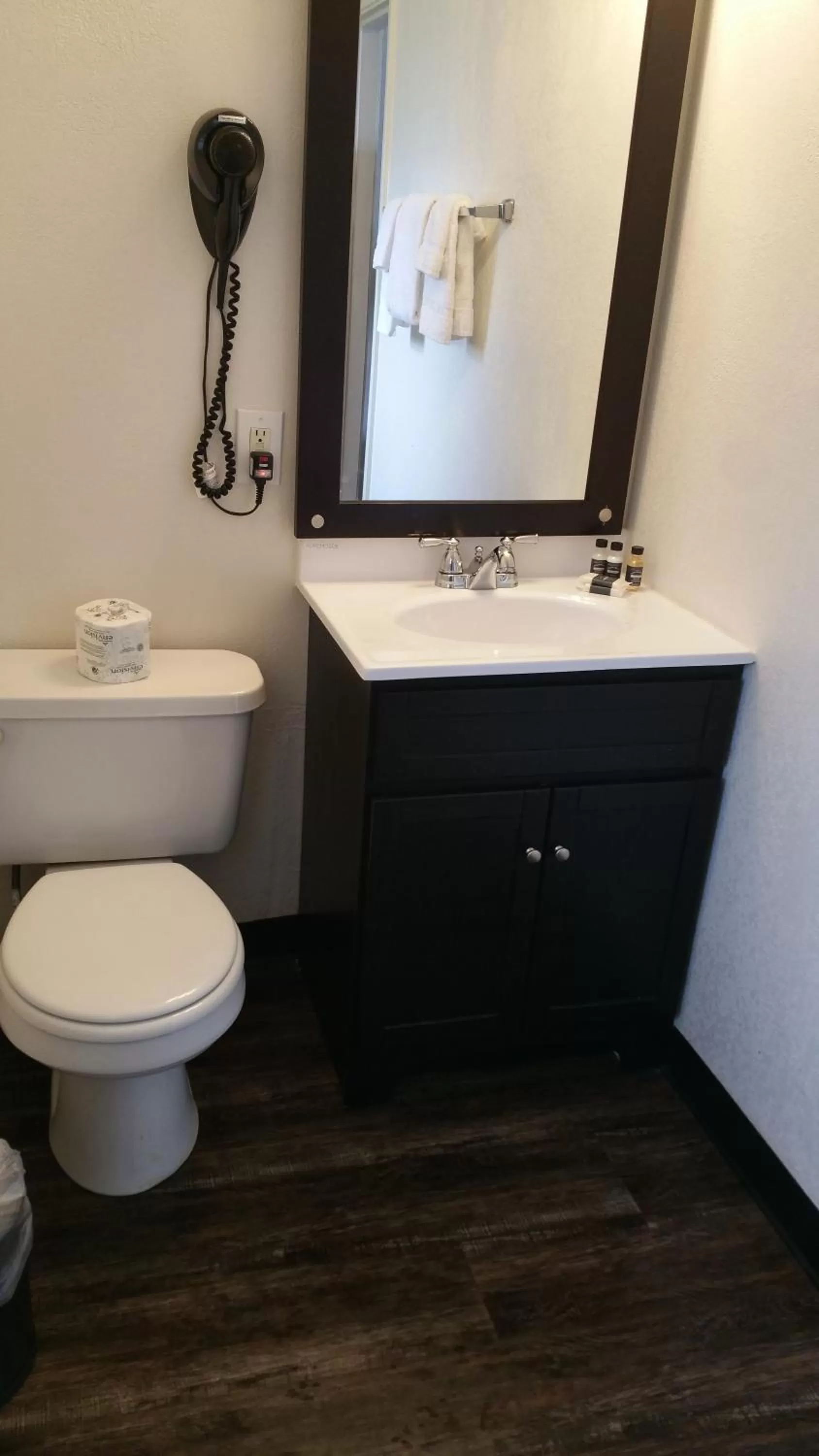 Bathroom in Ontario Inn