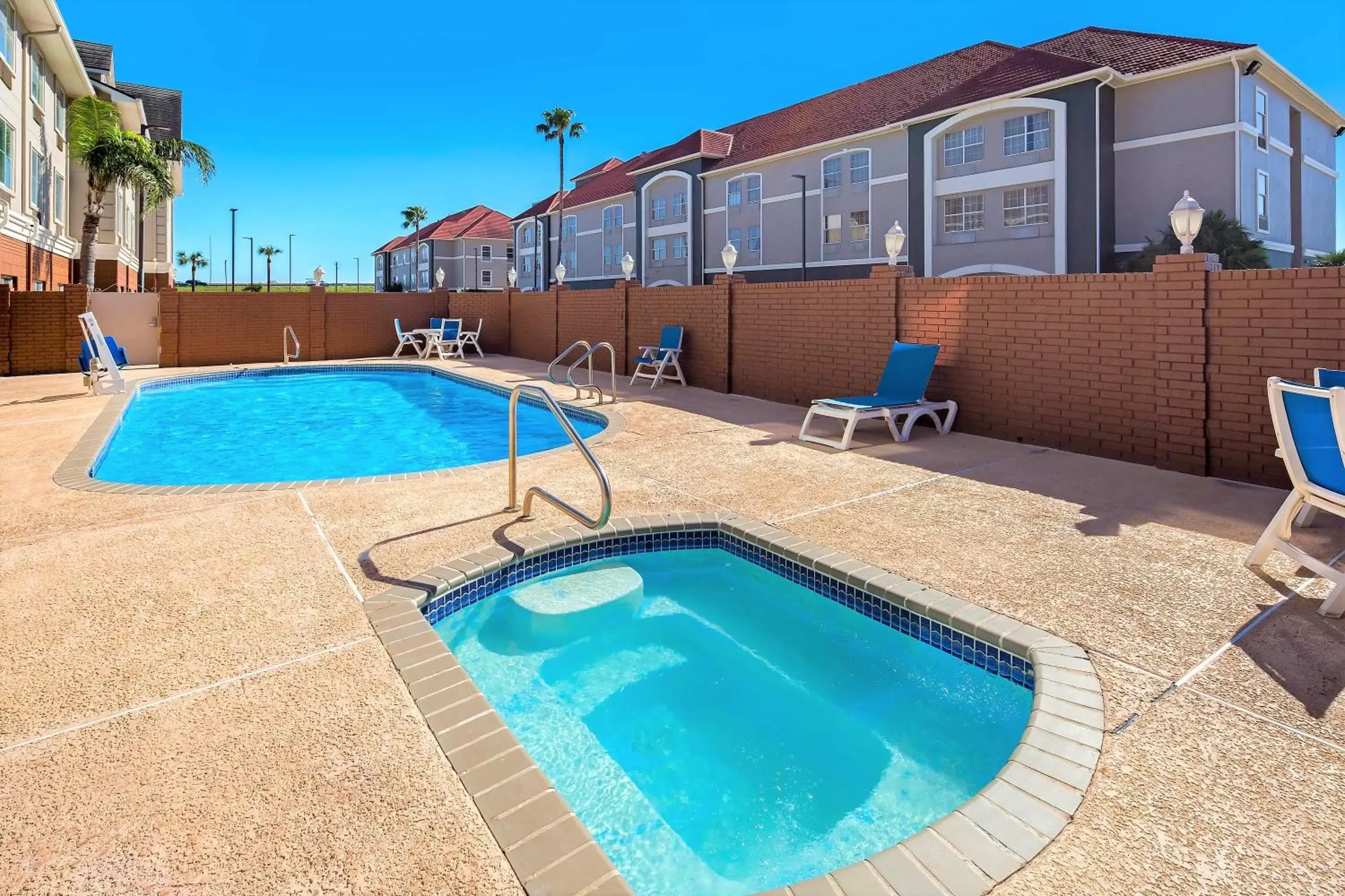 Hot Tub, Swimming Pool in La Quinta by Wyndham Pharr North McAllen