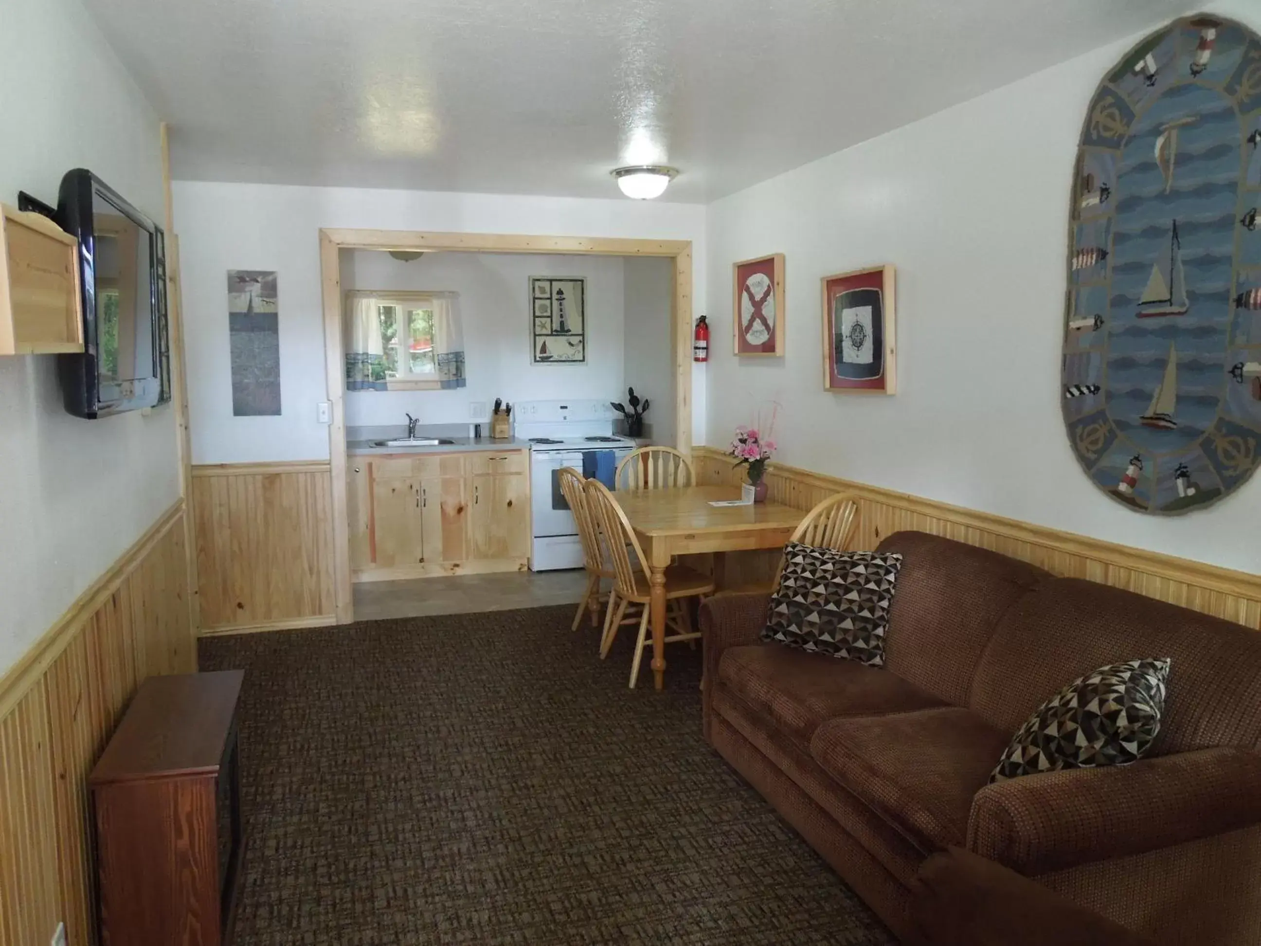 Kitchen or kitchenette, Seating Area in Park Motel and Cabins