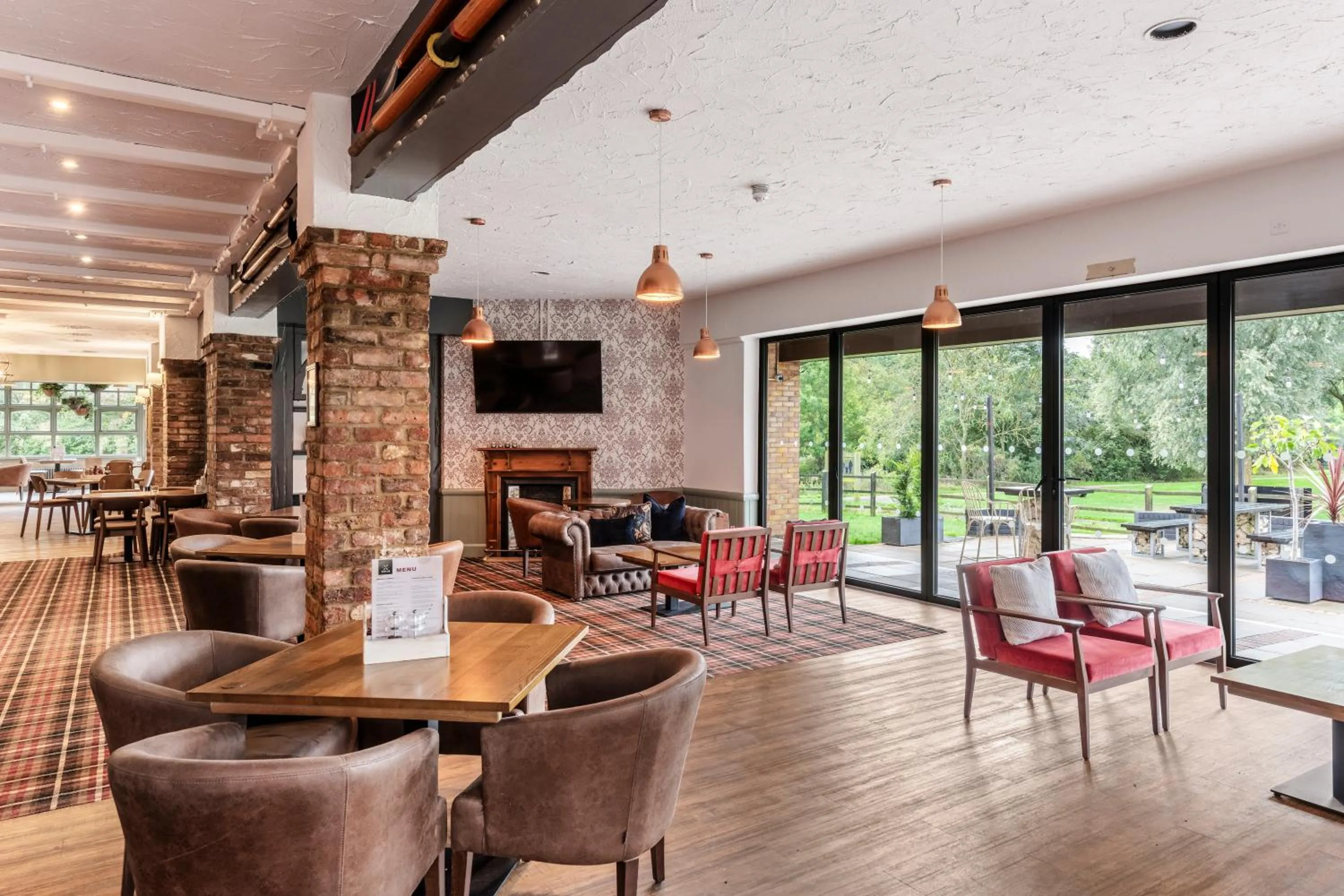 Lounge or bar in Dragonfly Hotel Peterborough