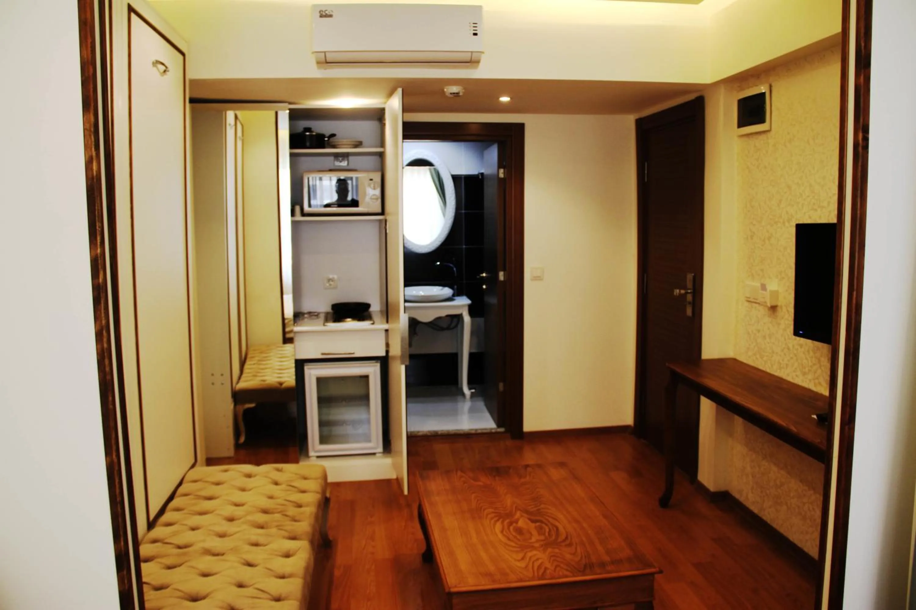 Decorative detail, TV/Entertainment Center in Elite Marmara Bosphorus&Suites