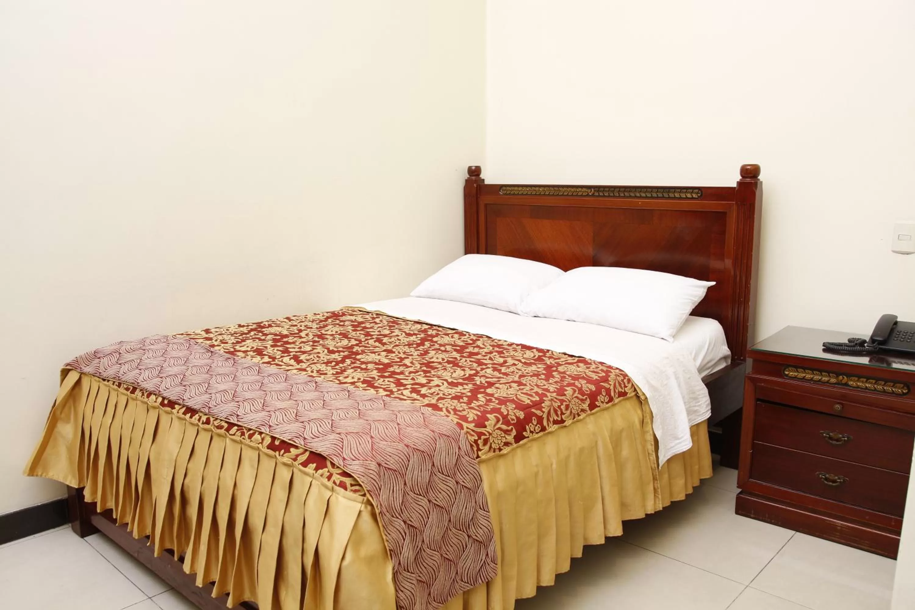 Bed in Hotel Versailles Internacional