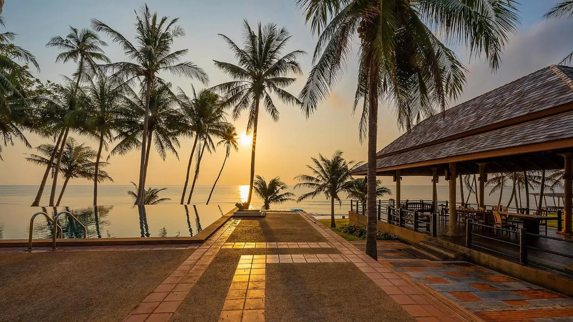 Summer, Sunrise/Sunset in Ban Saithong Beach Resort