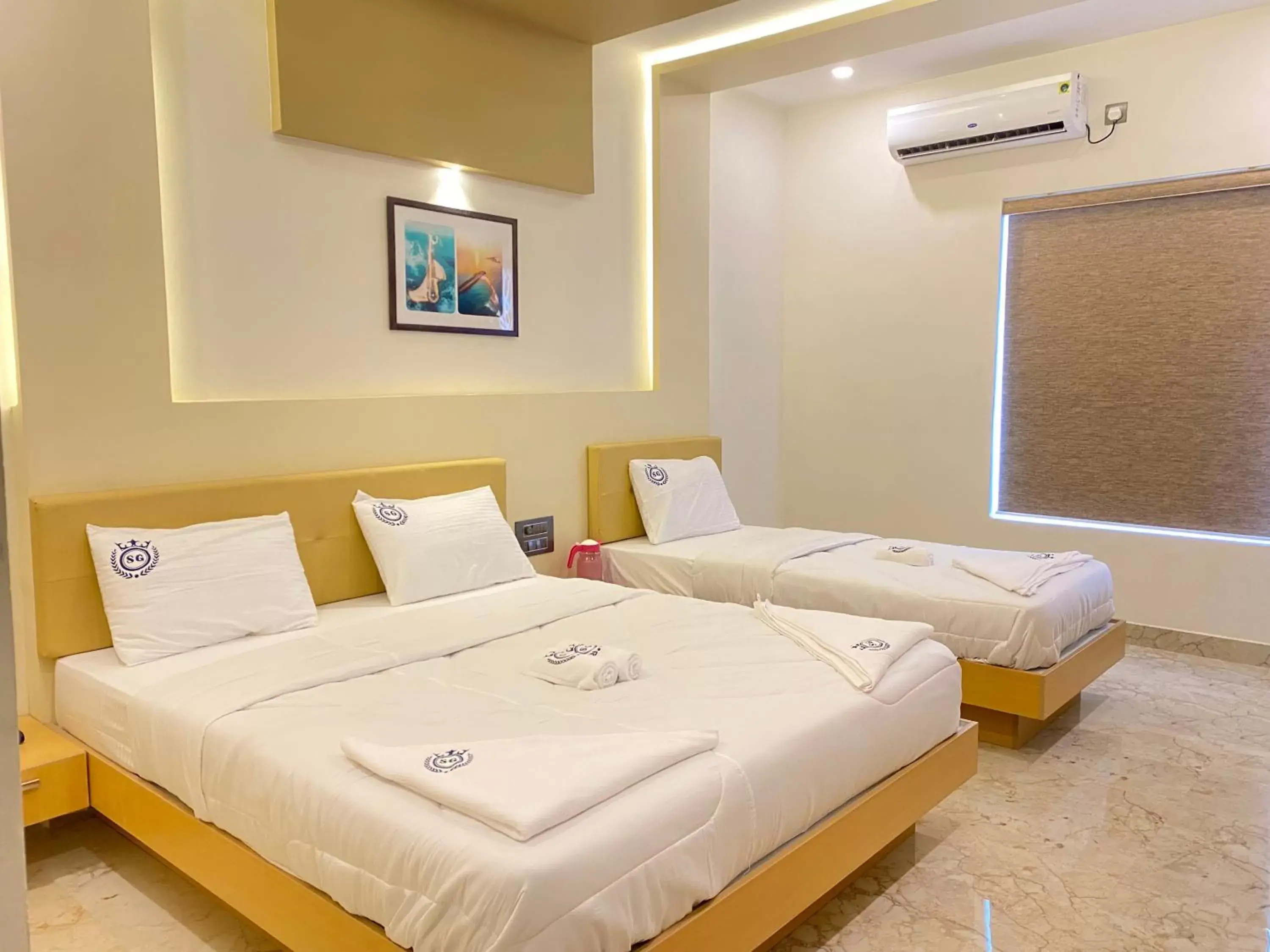 Comfort Triple Room in Hotel Sangeeth Palace Comfort Triple Room in Hotel Sangeeth Palace