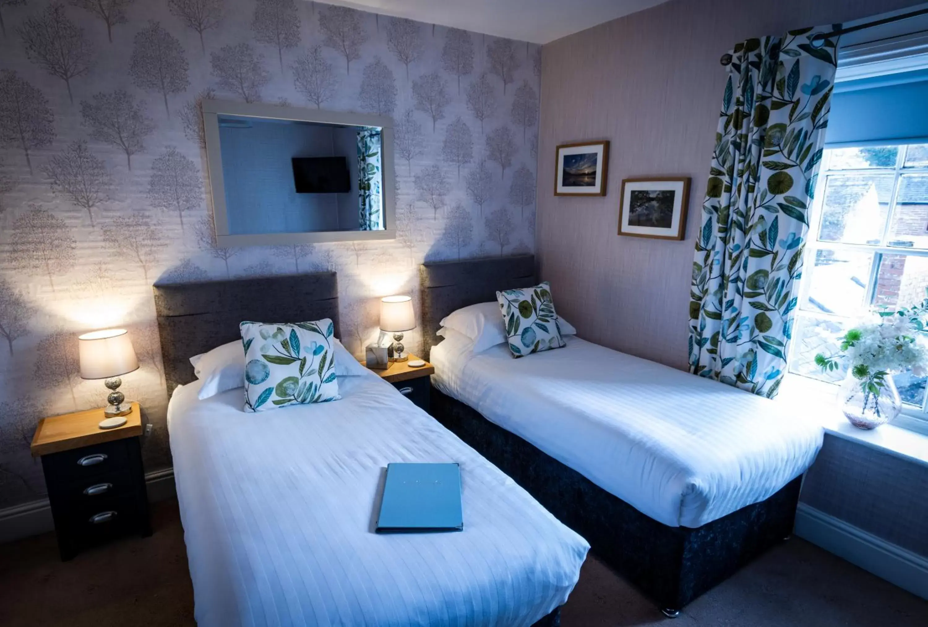 Bedroom, Bed in The Howard Arms
